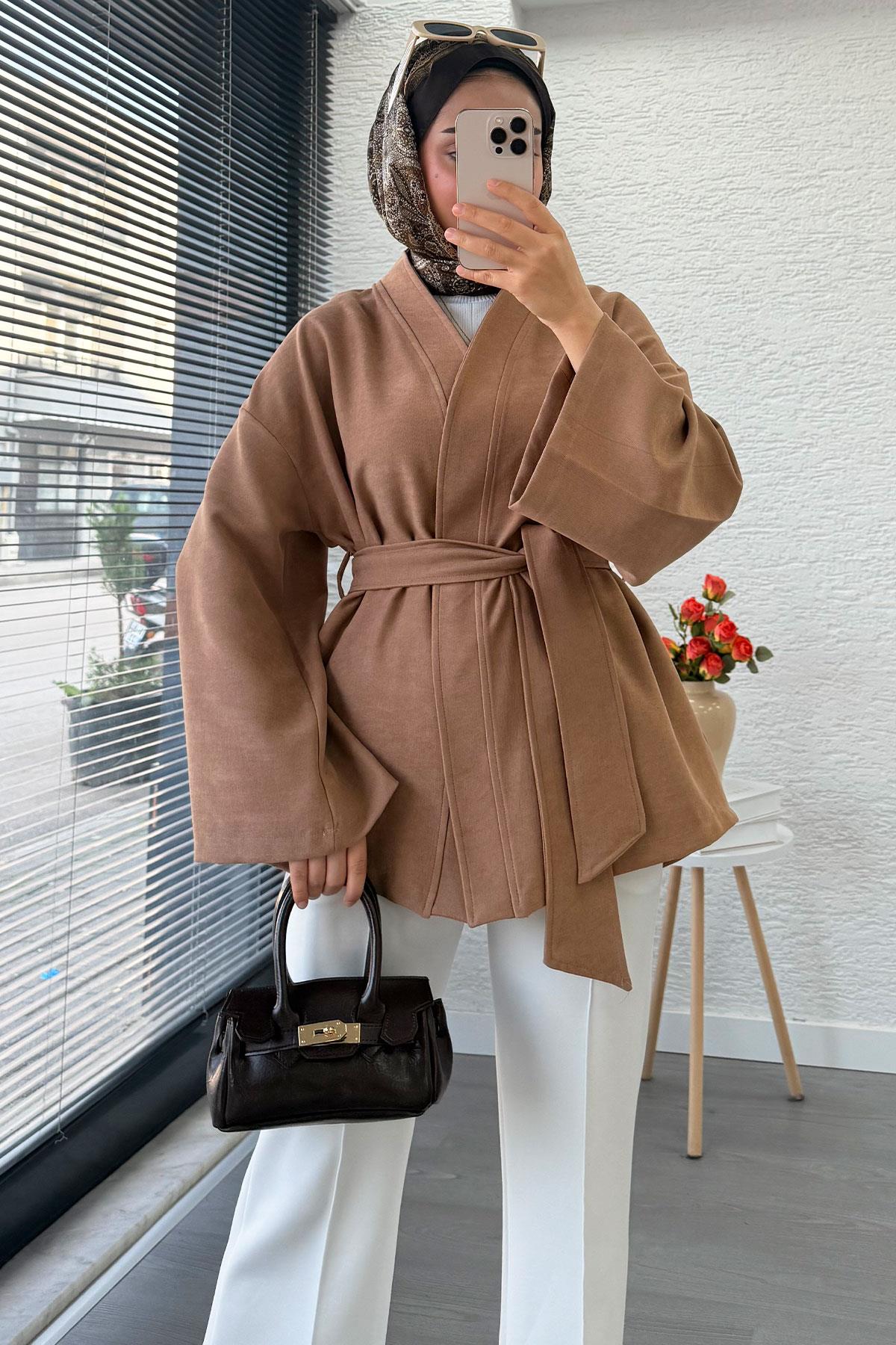 Kolları Volan Detaylı Premium Gabardin Kısa Kimono – Camel