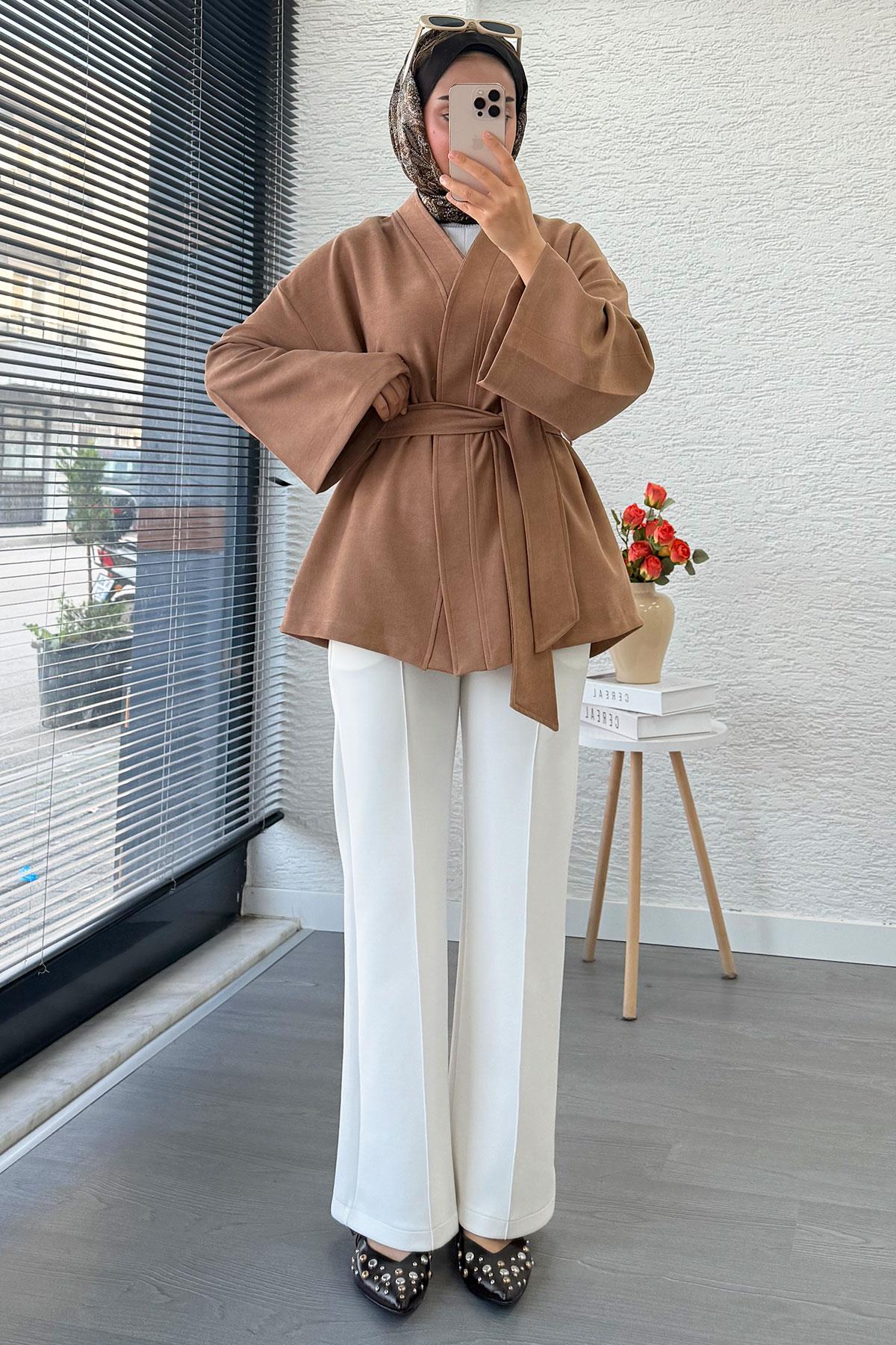 Kolları Volan Detaylı Premium Gabardin Kısa Kimono – Camel