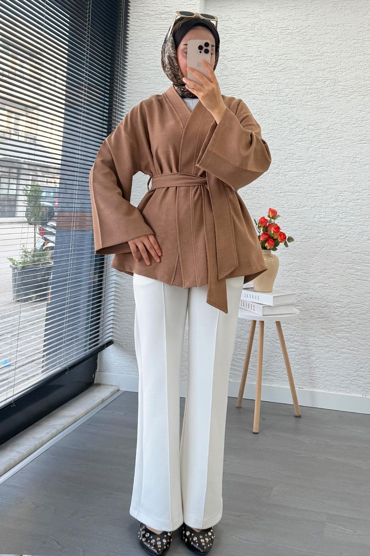 Kolları Volan Detaylı Premium Gabardin Kısa Kimono – Camel