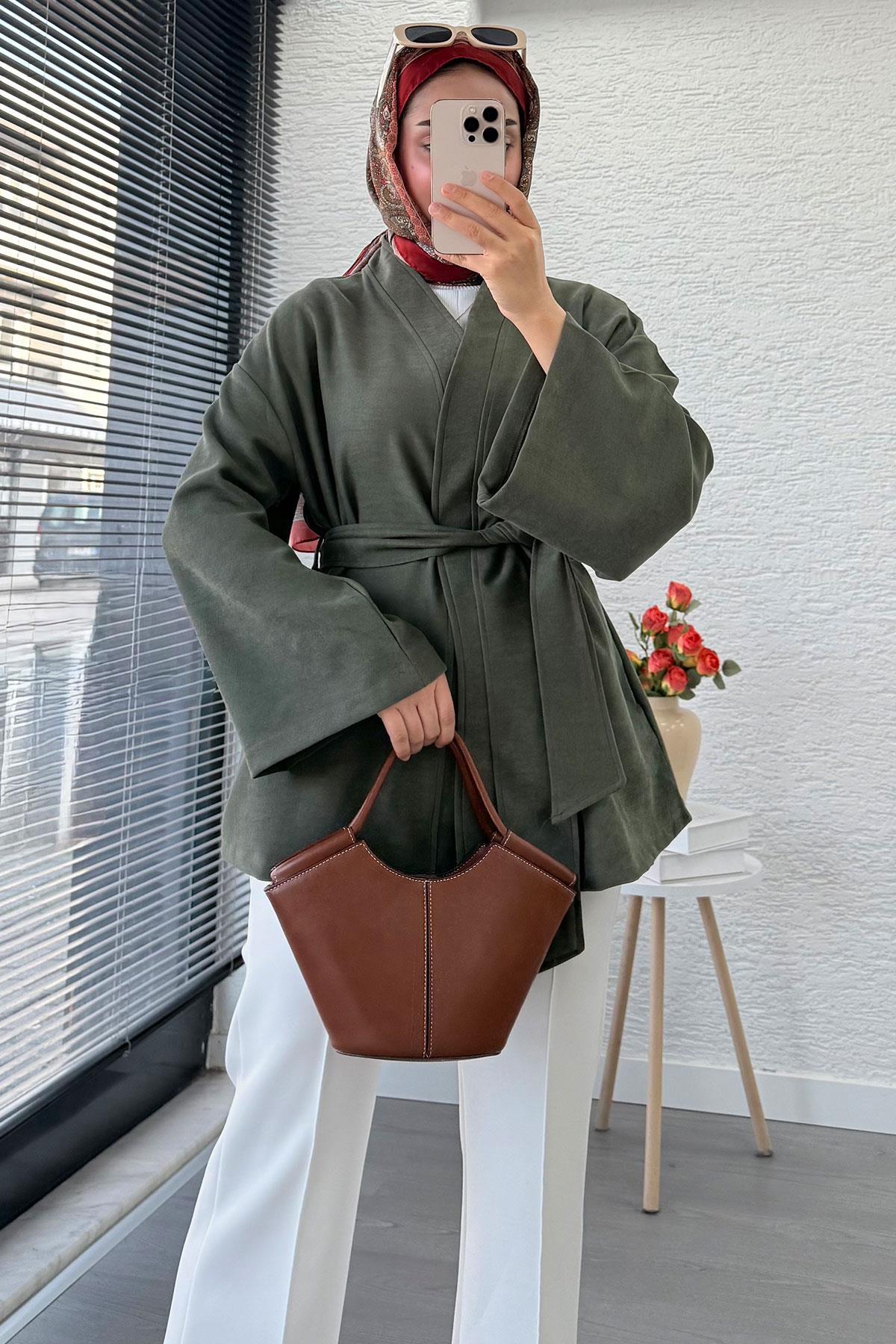 Kolları Volan Detaylı Premium Gabardin Kısa Kimono – Haki