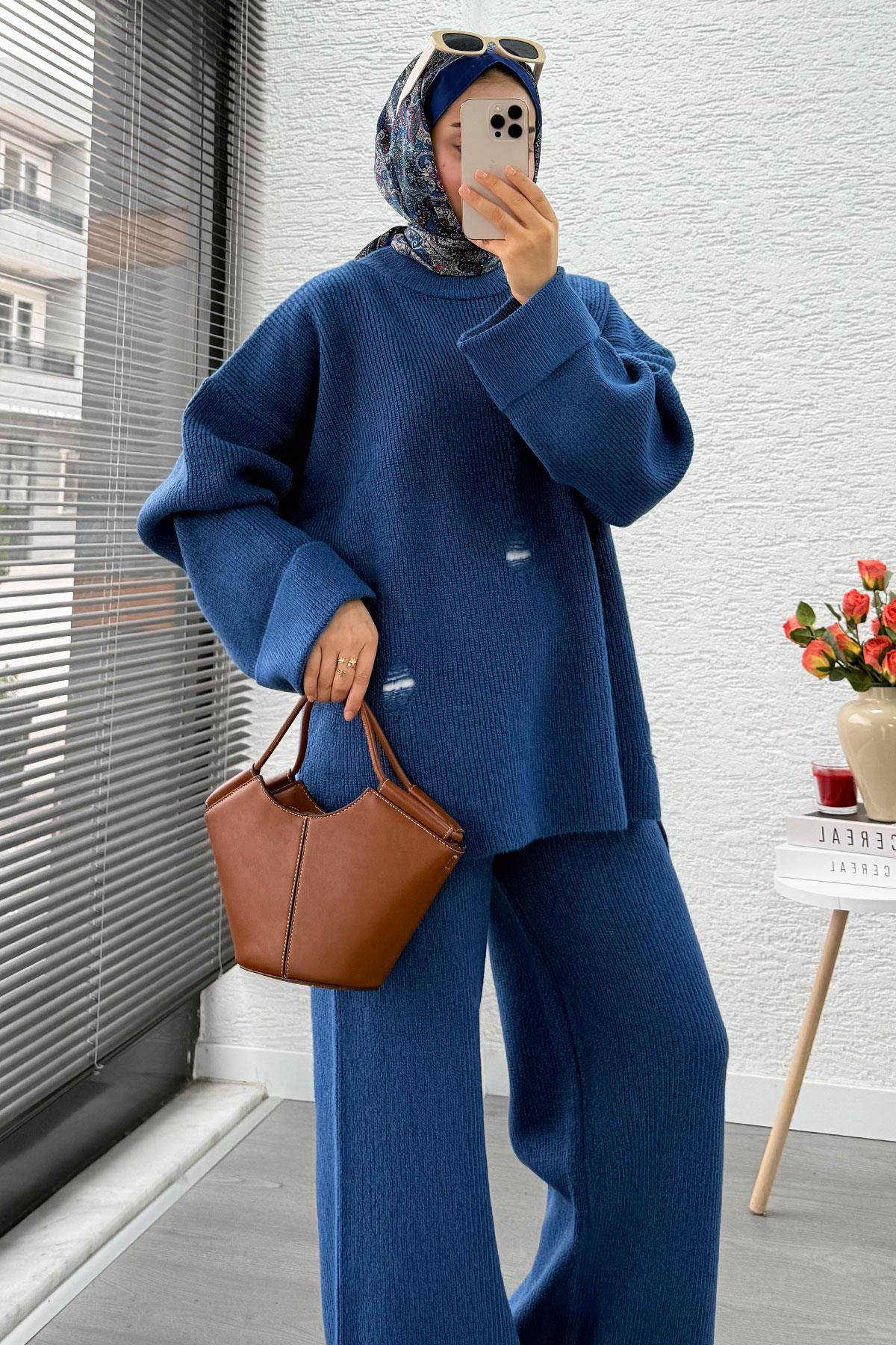 Kolu Katlı Yırtık Detaylı Tasarım Triko Takım – İndigo