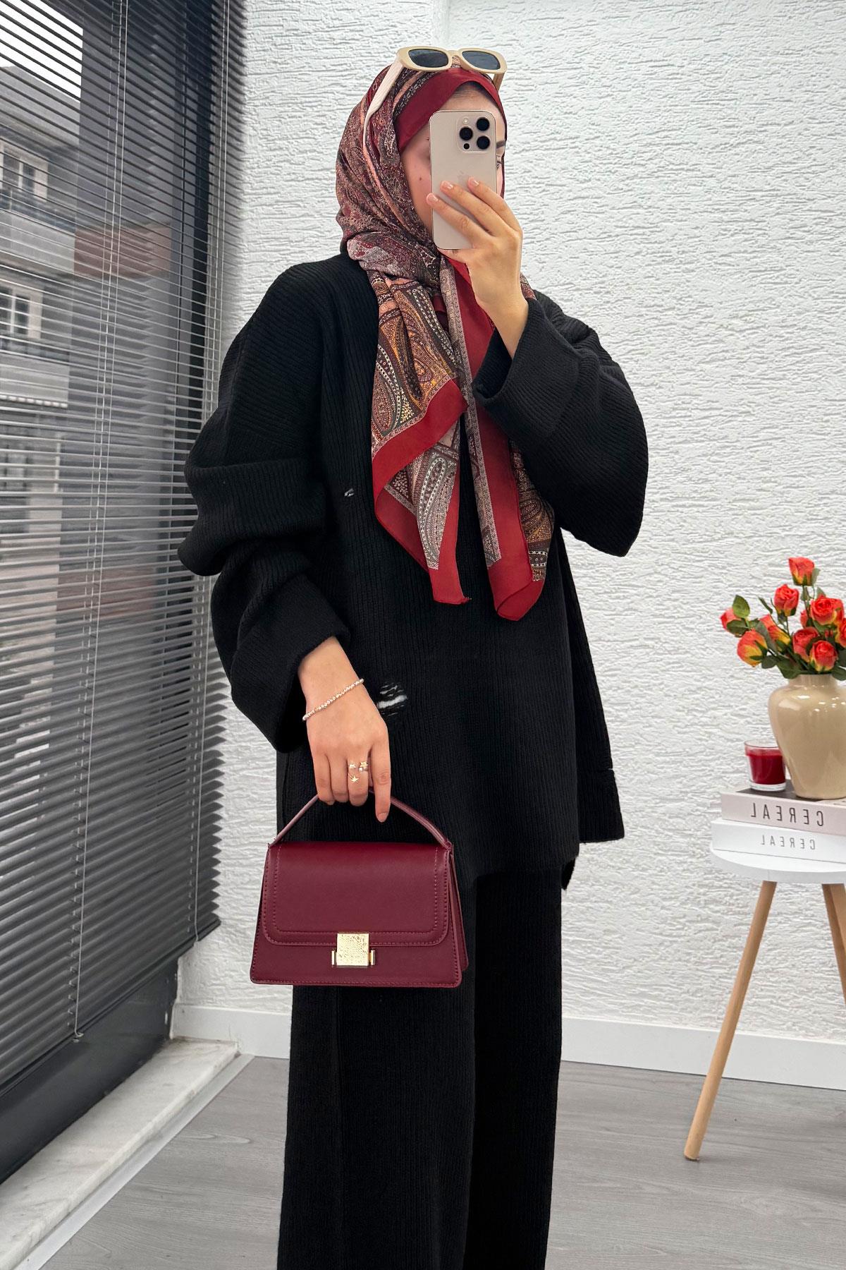 Kolu Katlı Yırtık Detaylı Tasarım Triko Takım – Siyah