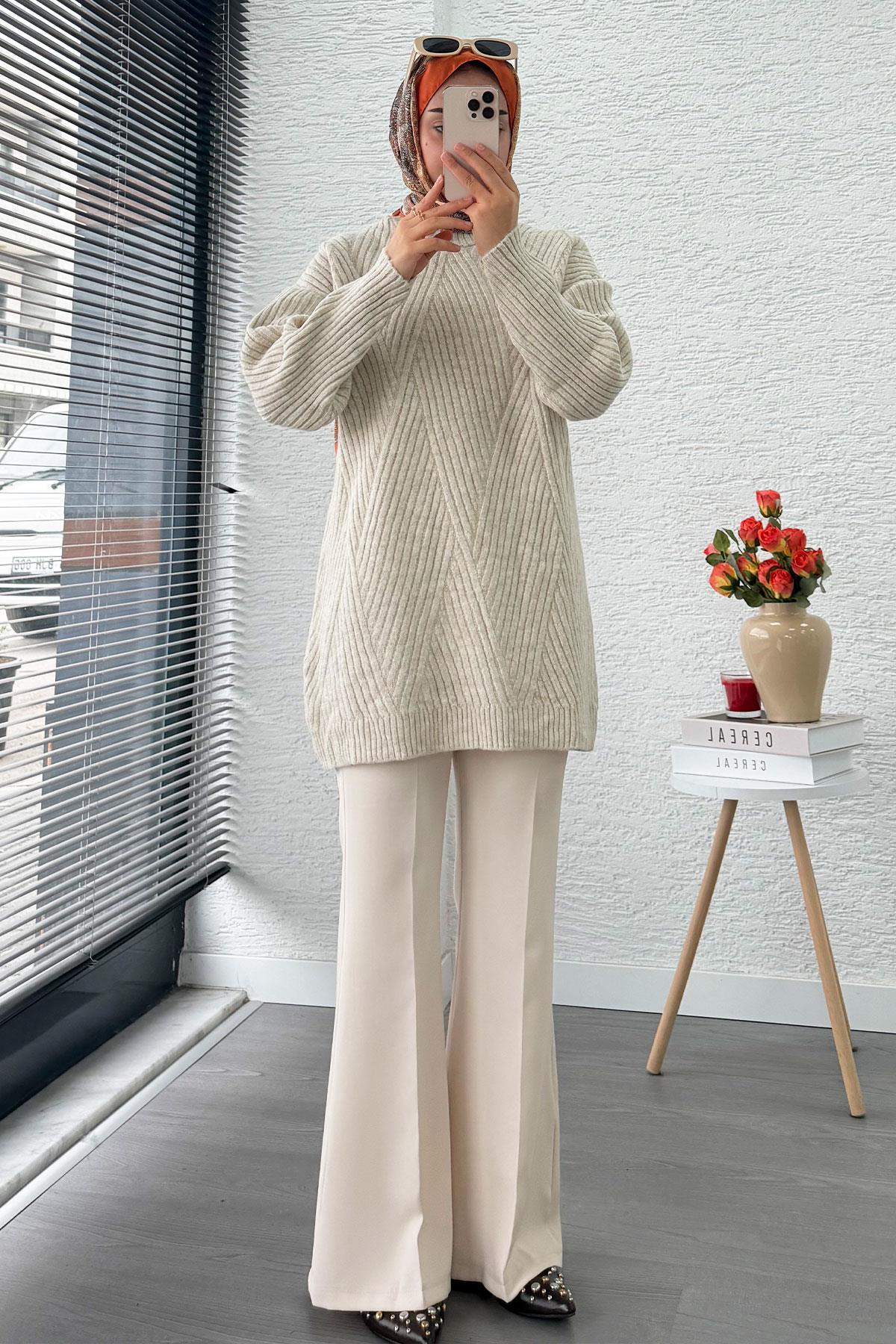 Önü Çizgi Desenli Oversize Triko Kazak – Krem