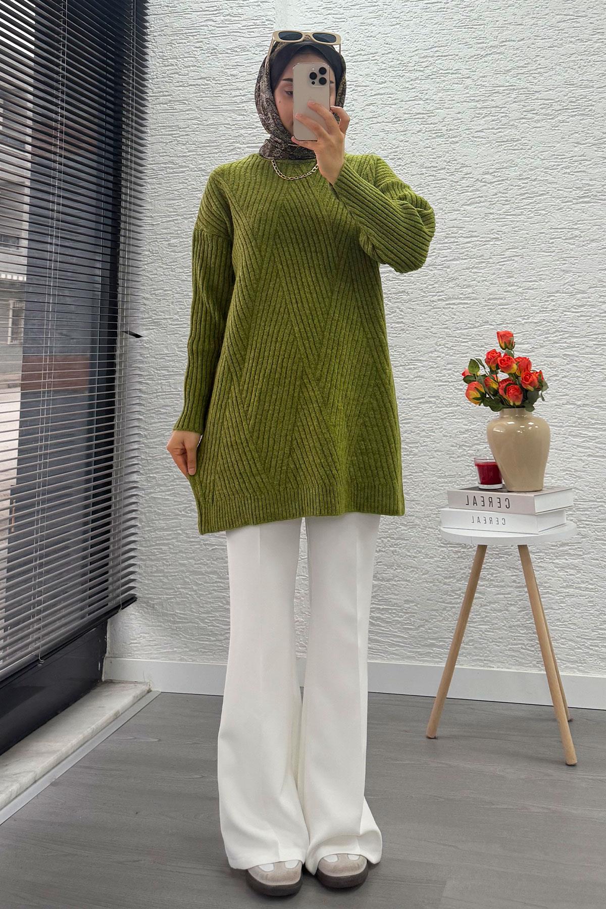 Önü Çizgi Desenli Oversize Triko Kazak – Yağ Yeşili