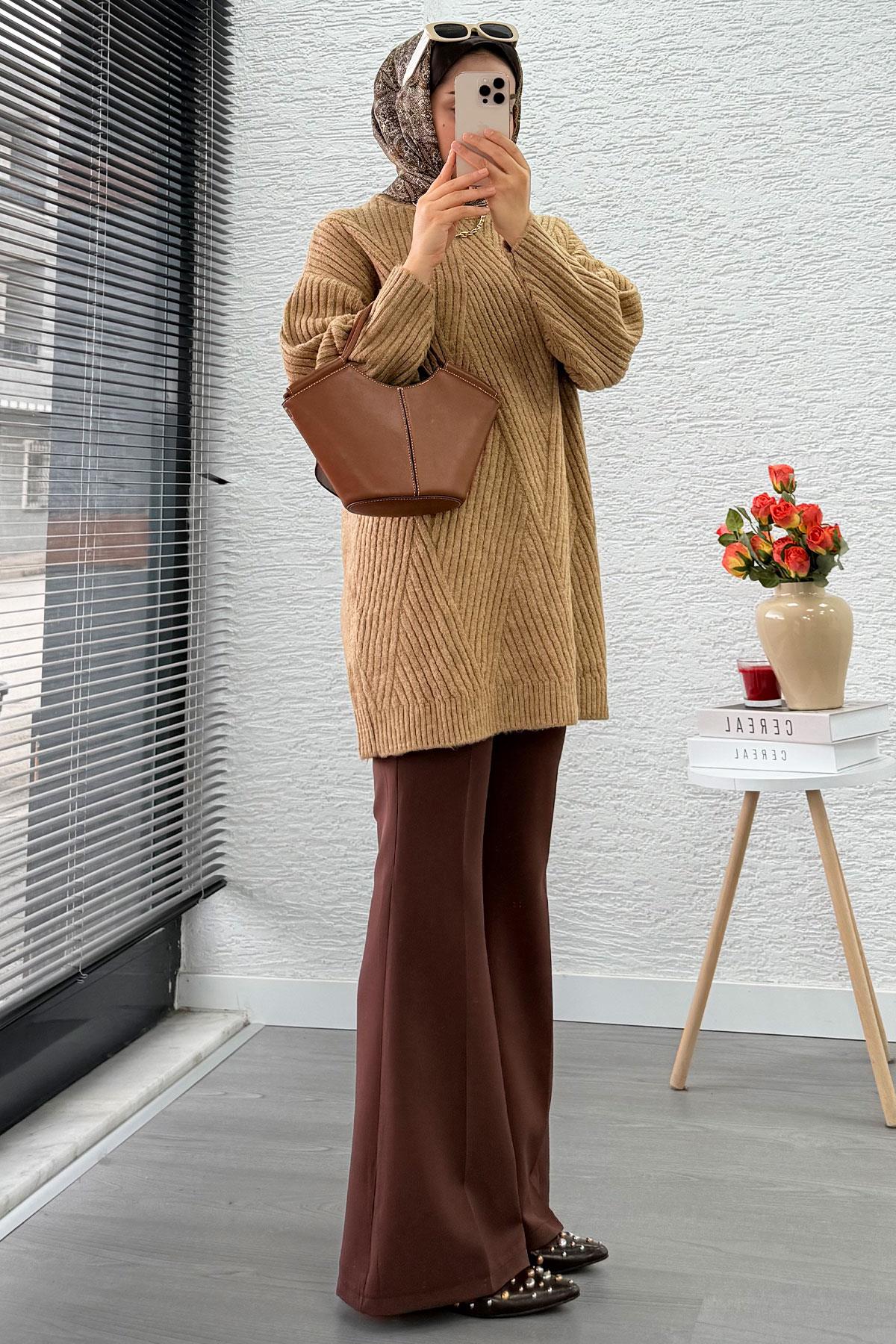 Önü Çizgi Desenli Oversize Triko Kazak – Camel