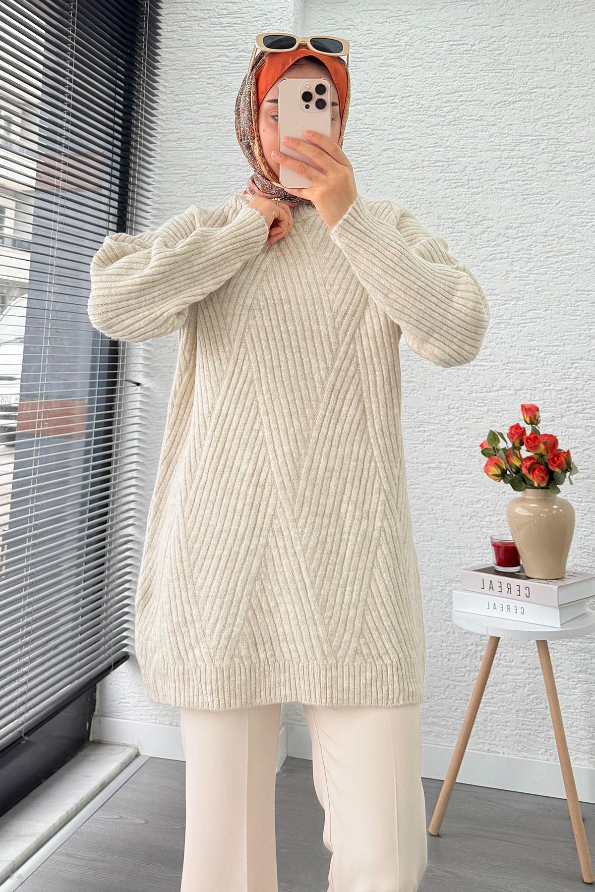 Önü Çizgi Desenli Oversize Triko Kazak – Krem