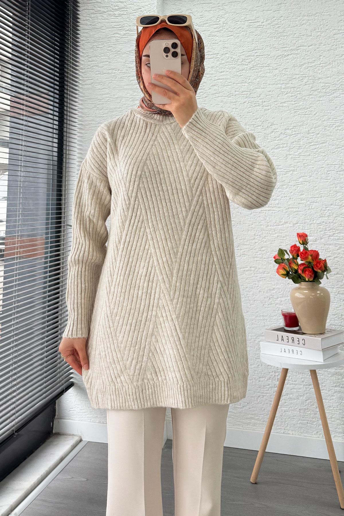 Önü Çizgi Desenli Oversize Triko Kazak – Krem