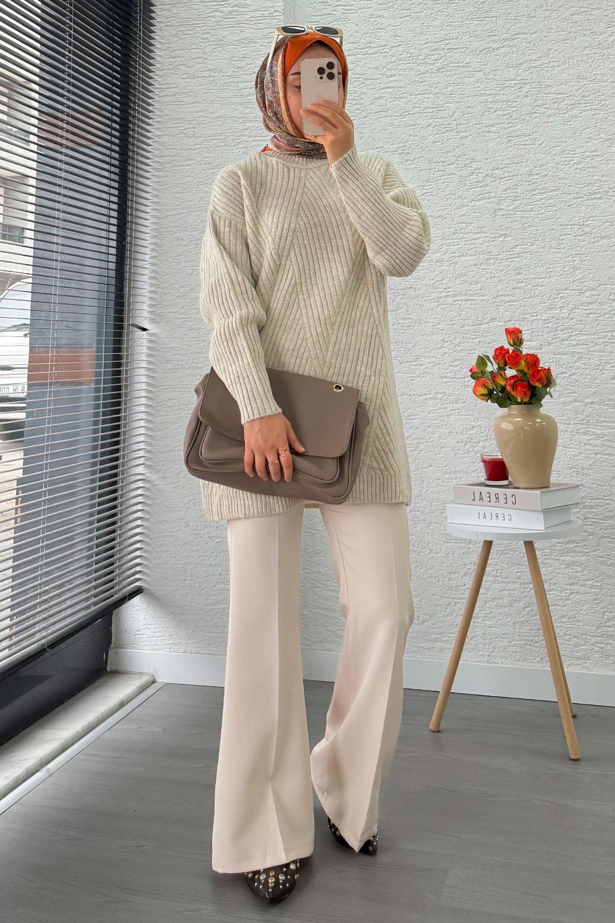 Önü Çizgi Desenli Oversize Triko Kazak – Krem