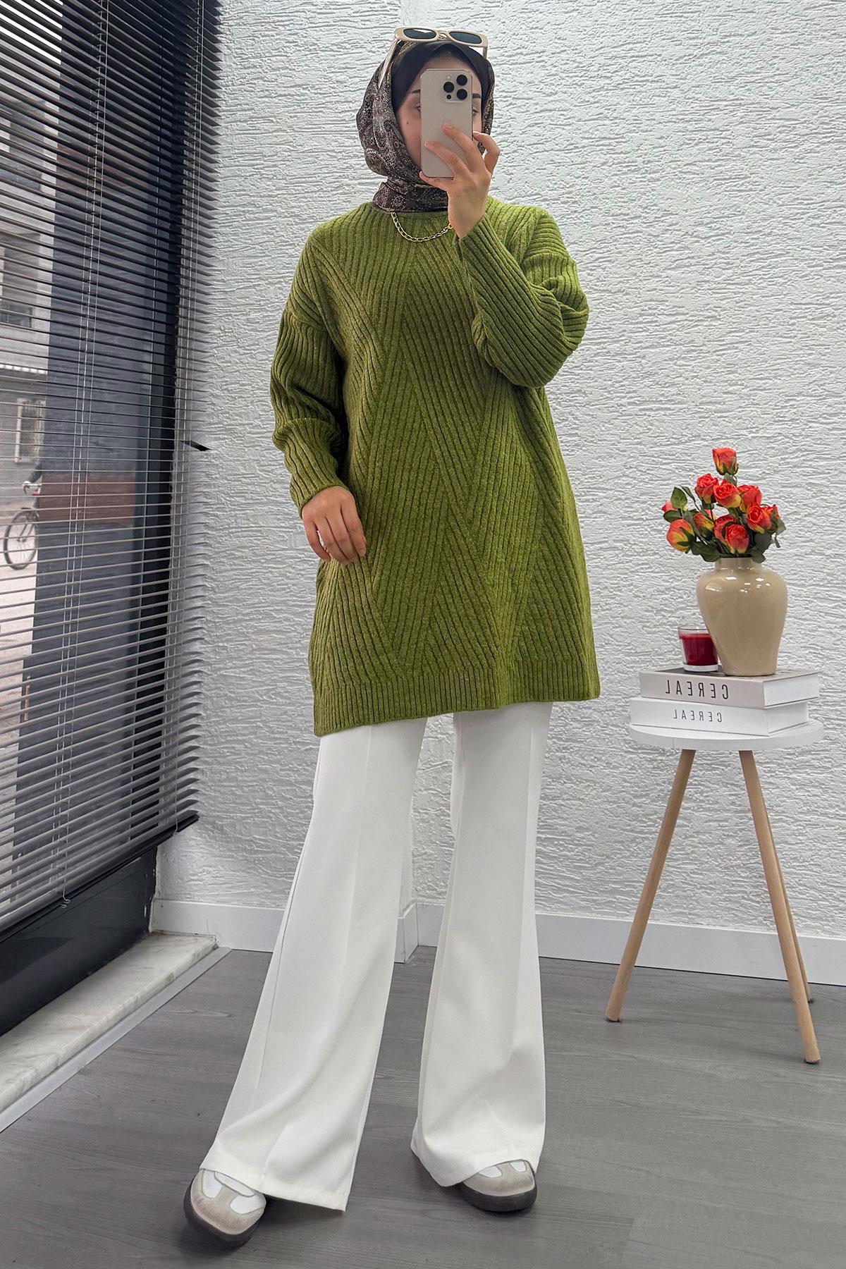 Önü Çizgi Desenli Oversize Triko Kazak – Yağ Yeşili
