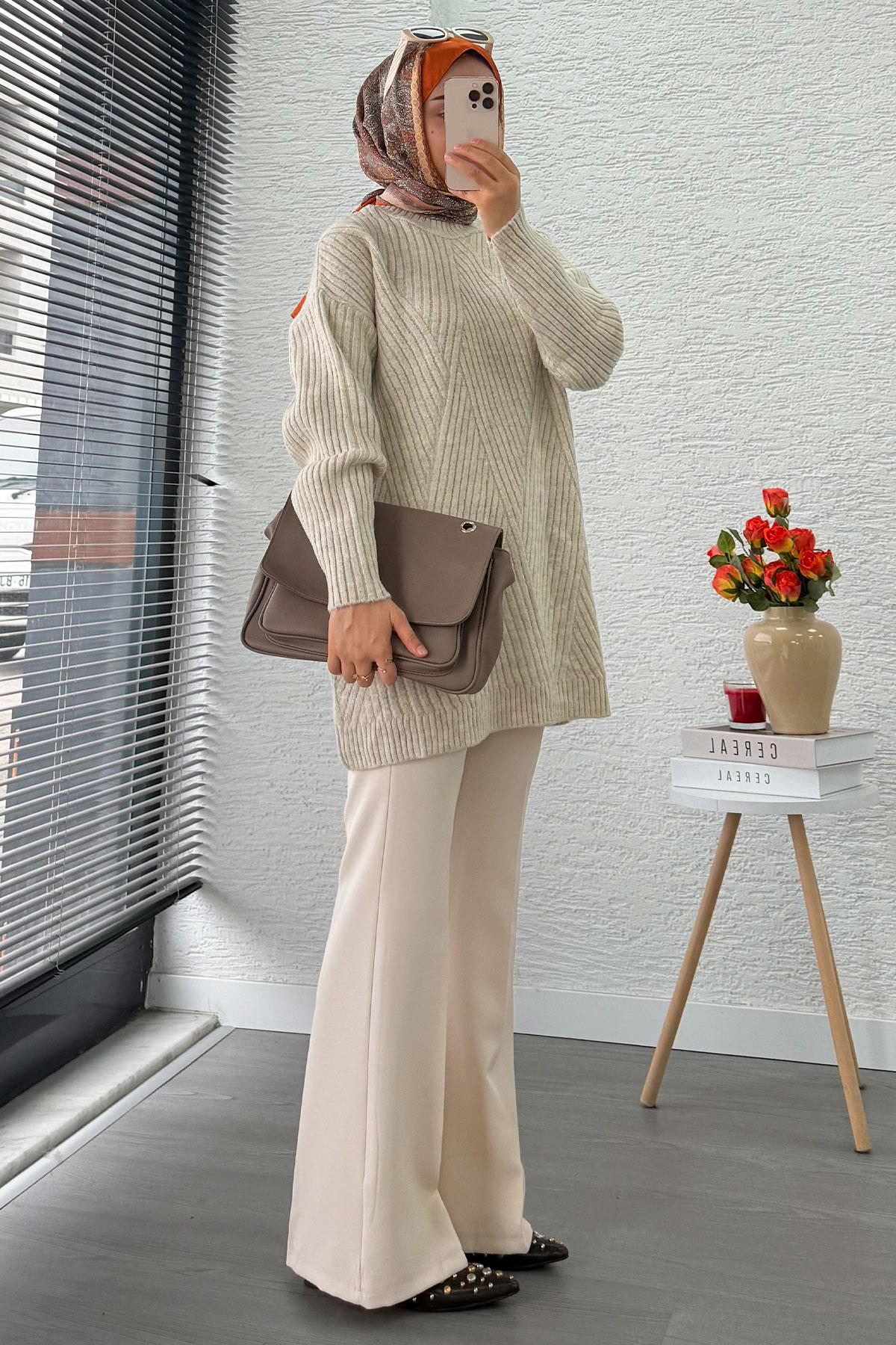 Önü Çizgi Desenli Oversize Triko Kazak – Krem