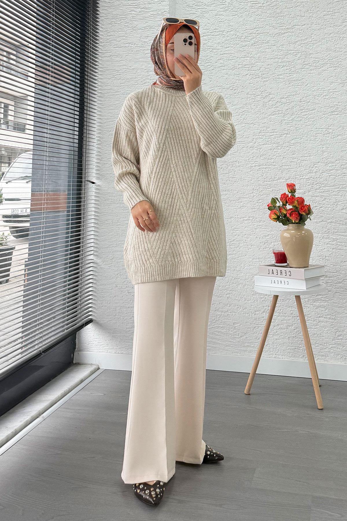 Önü Çizgi Desenli Oversize Triko Kazak – Krem