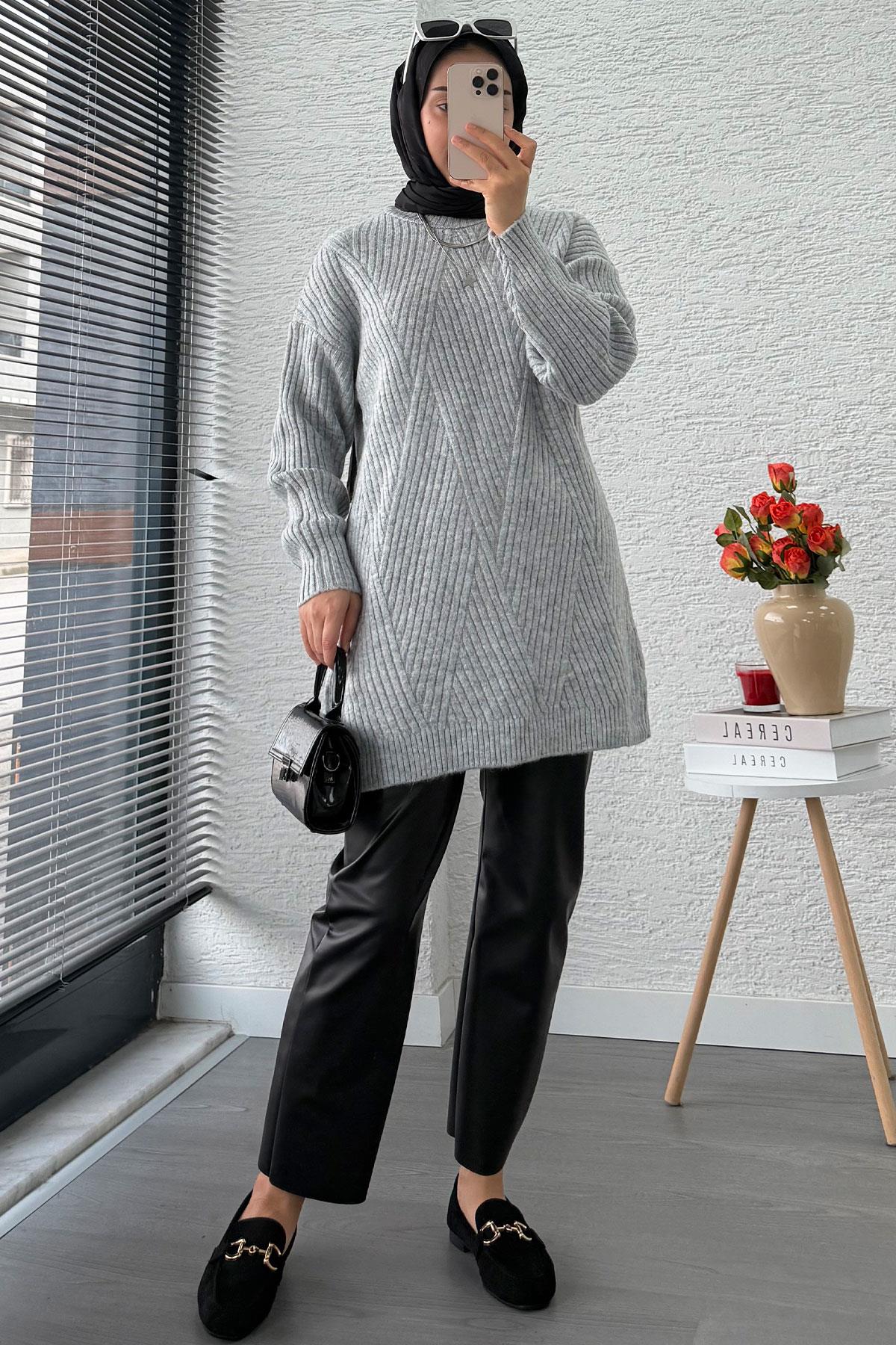 Önü Çizgi Desenli Oversize Triko Kazak – Gri