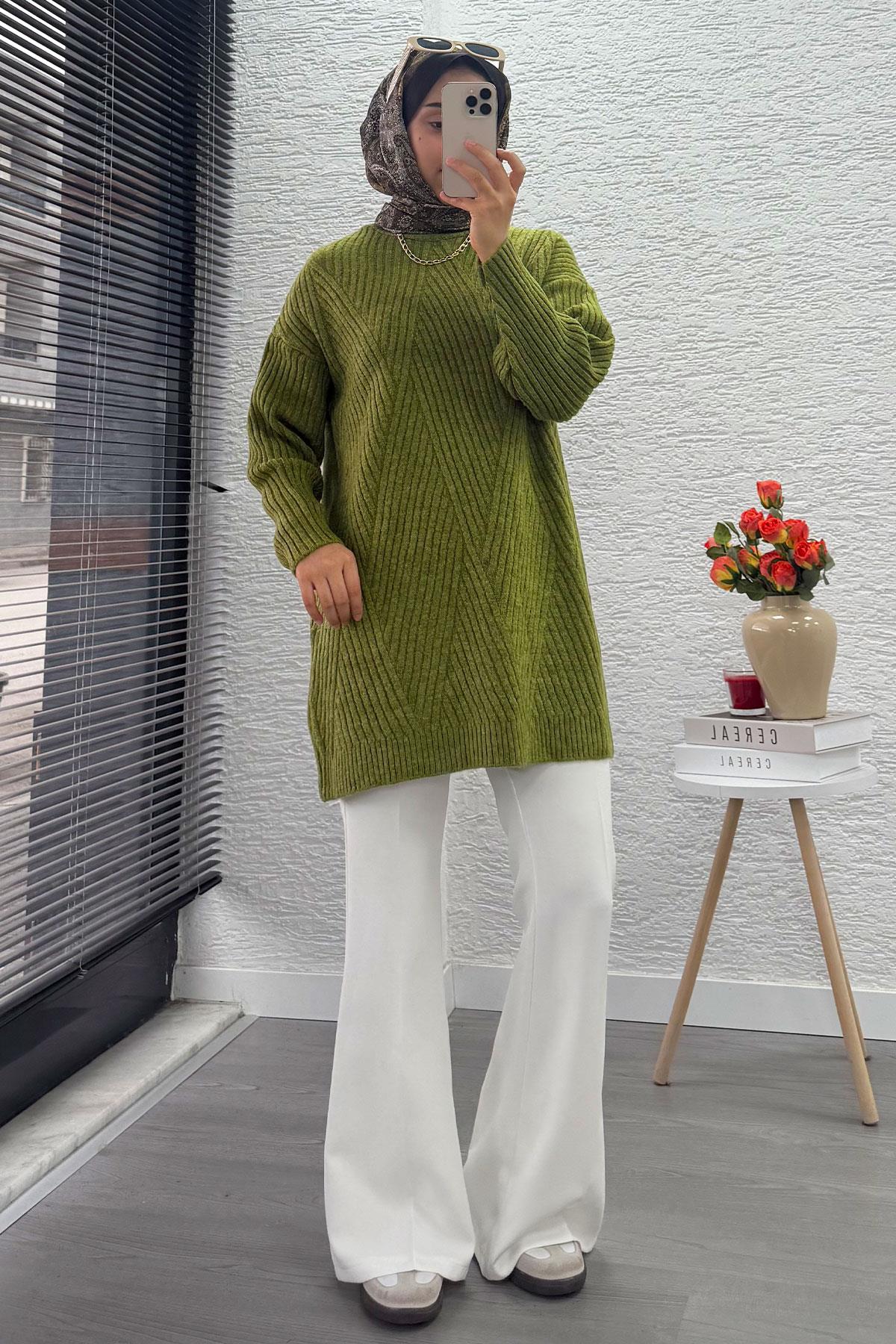 Önü Çizgi Desenli Oversize Triko Kazak – Yağ Yeşili