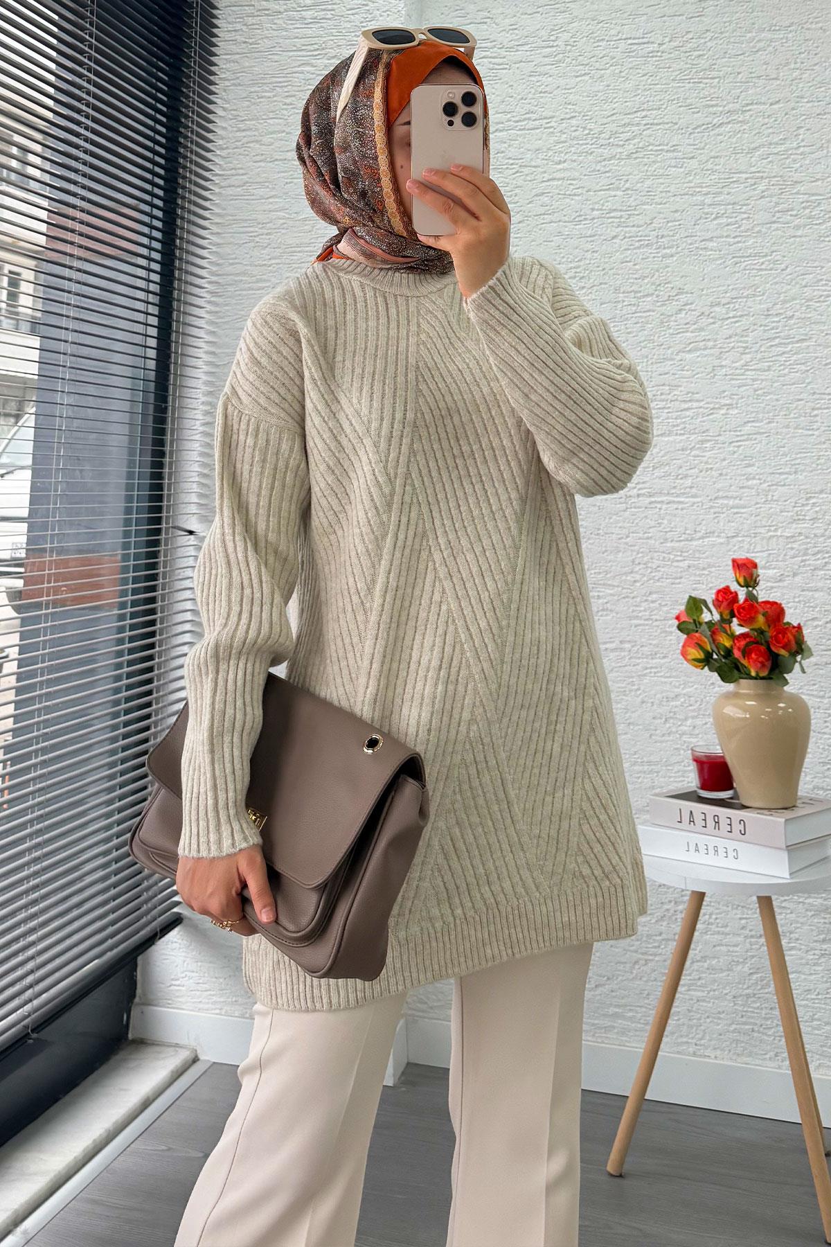 Önü Çizgi Desenli Oversize Triko Kazak – Krem