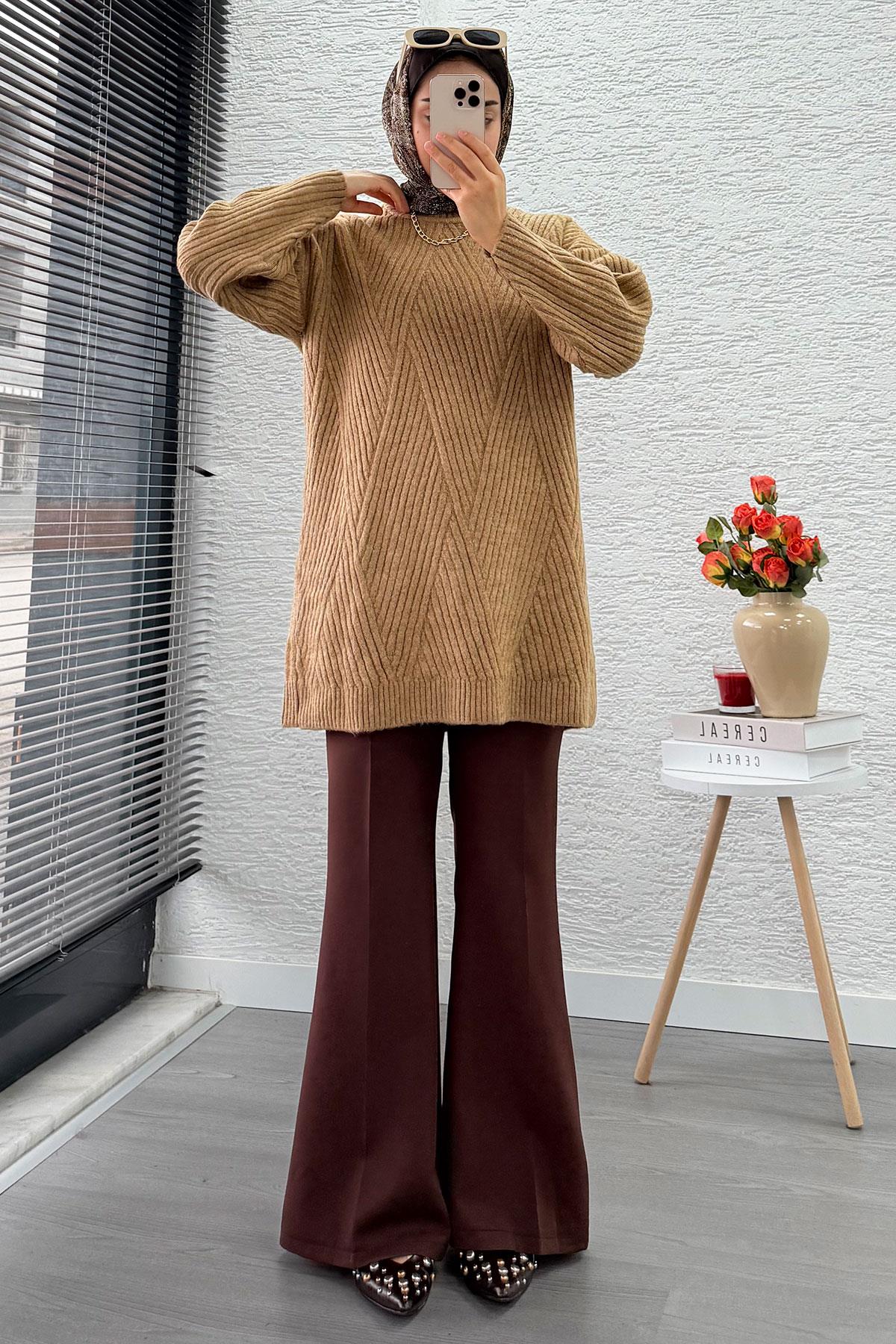 Önü Çizgi Desenli Oversize Triko Kazak – Camel