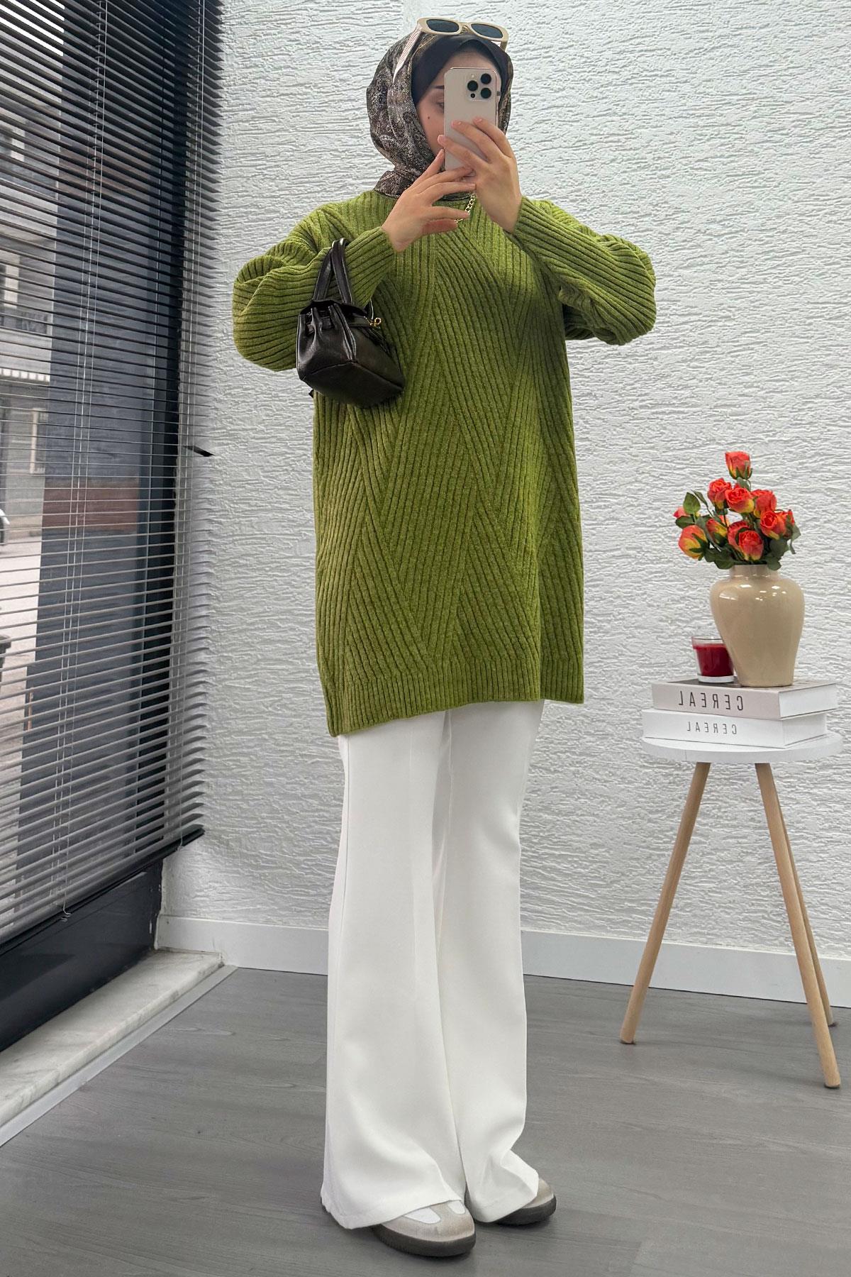 Önü Çizgi Desenli Oversize Triko Kazak – Yağ Yeşili