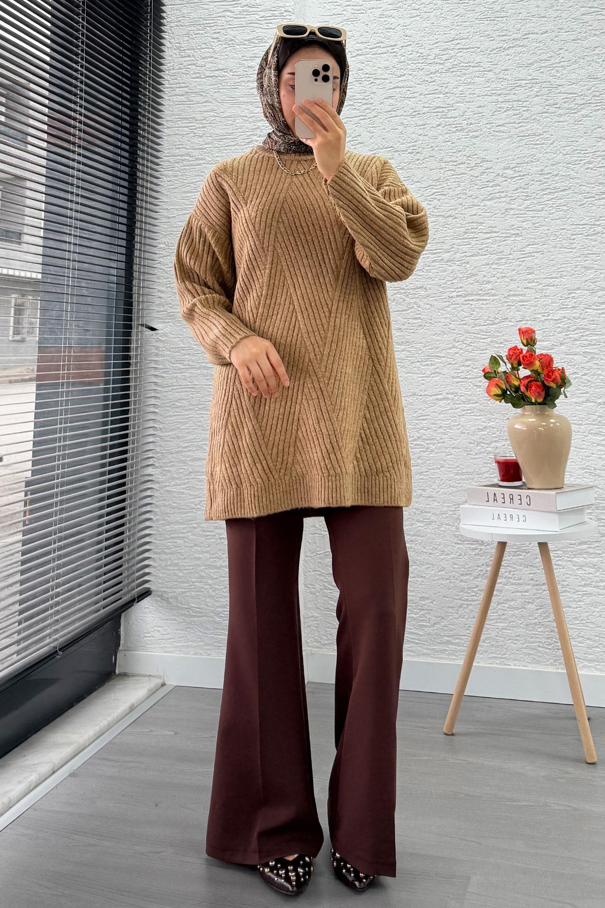 Önü Çizgi Desenli Oversize Triko Kazak – Camel