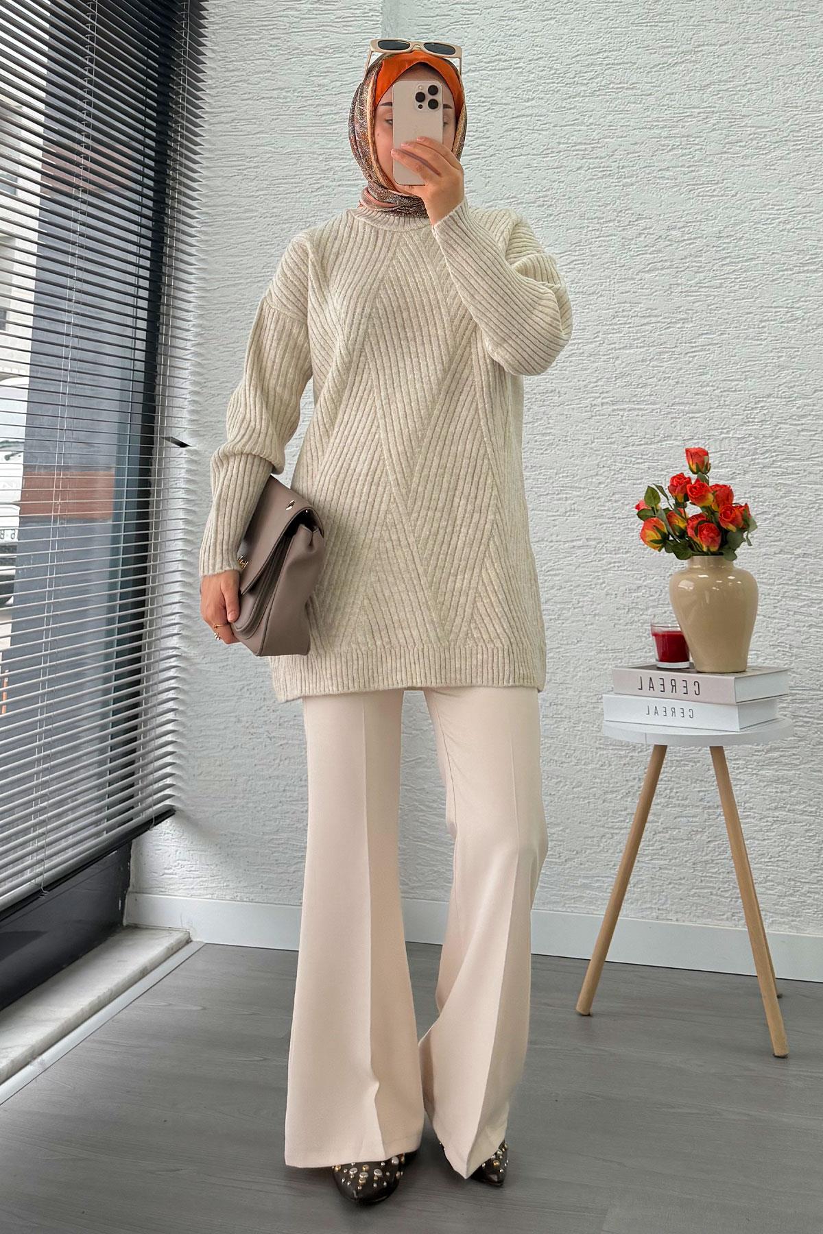 Önü Çizgi Desenli Oversize Triko Kazak – Krem
