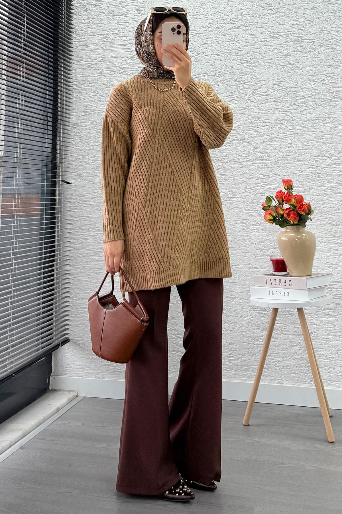 Önü Çizgi Desenli Oversize Triko Kazak – Camel