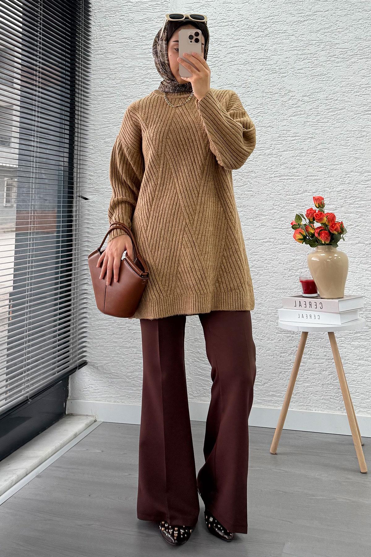 Önü Çizgi Desenli Oversize Triko Kazak – Camel