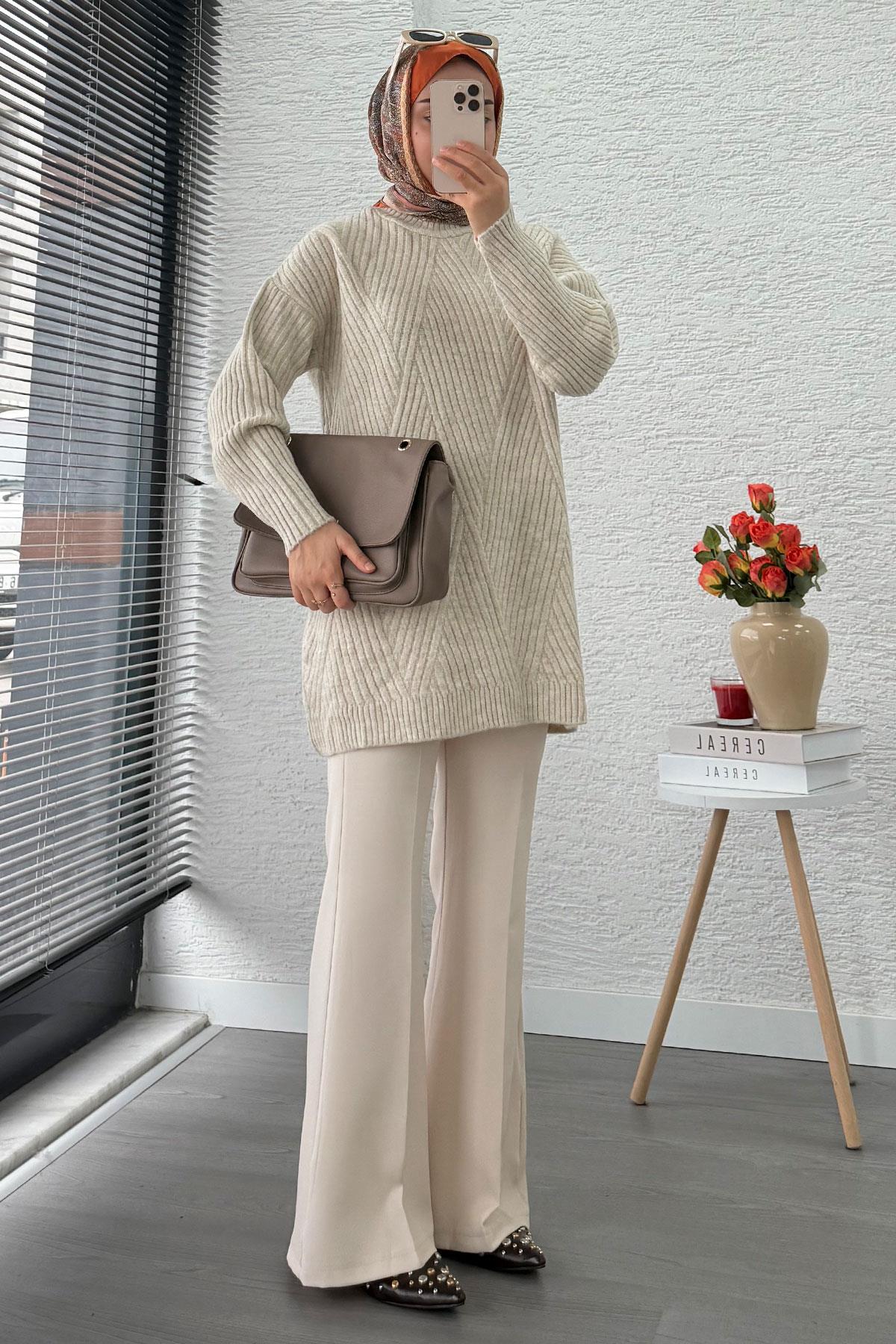 Önü Çizgi Desenli Oversize Triko Kazak – Krem