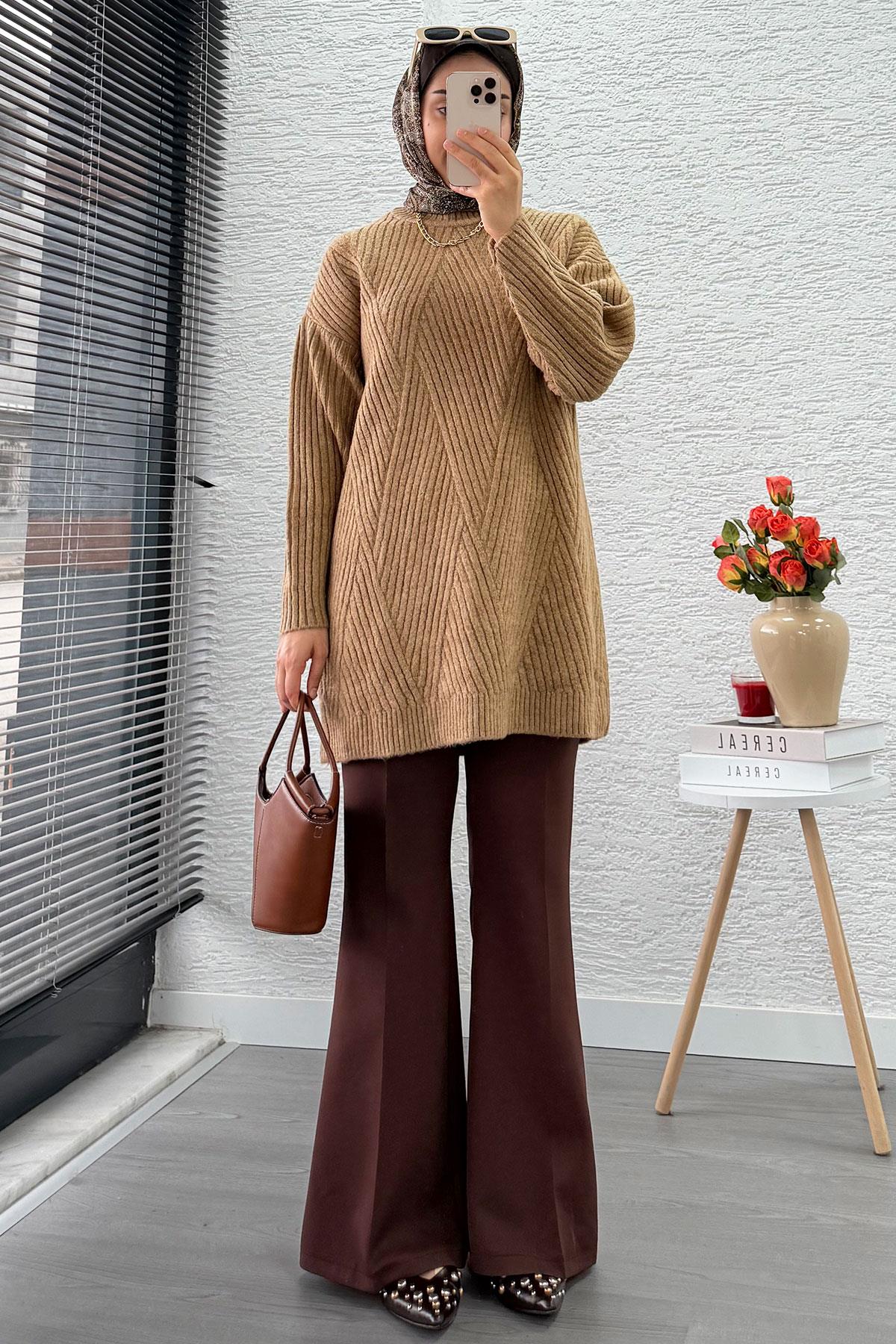 Önü Çizgi Desenli Oversize Triko Kazak – Camel