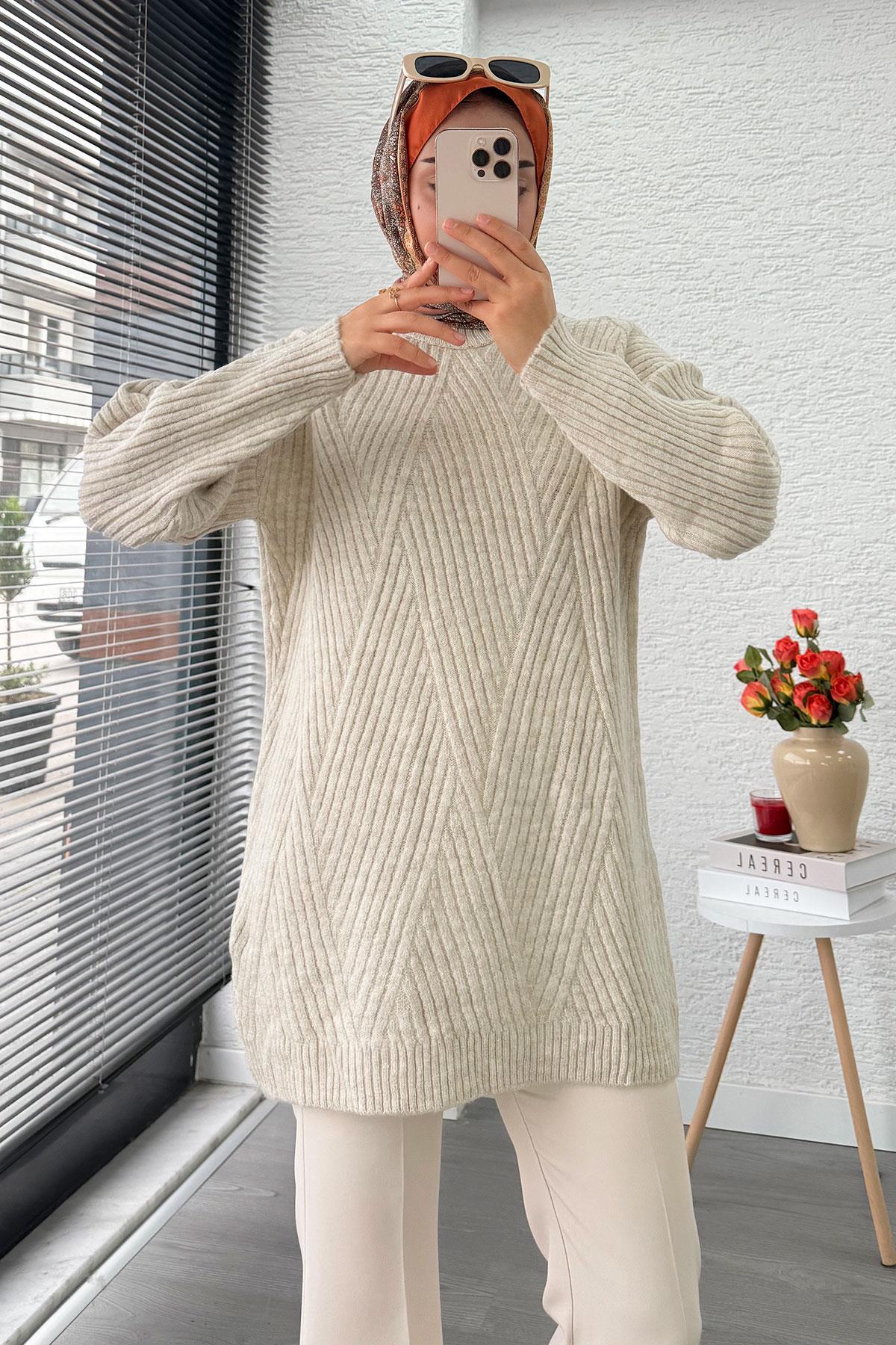 Önü Çizgi Desenli Oversize Triko Kazak – Krem