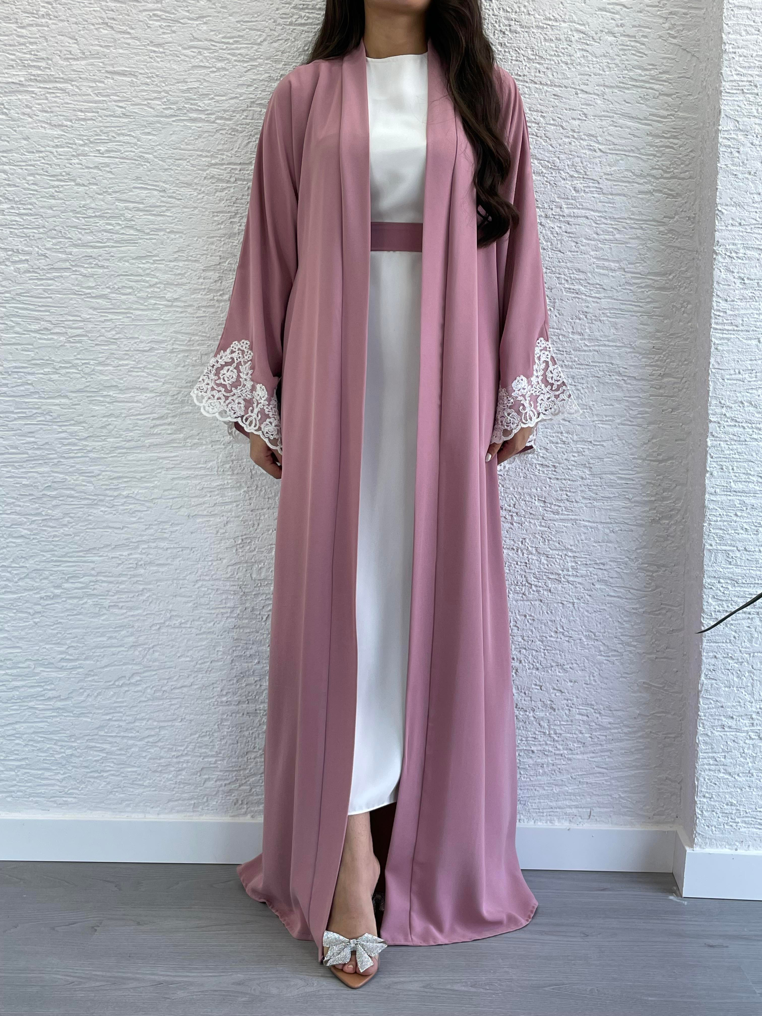 Pembe Elif Abaya