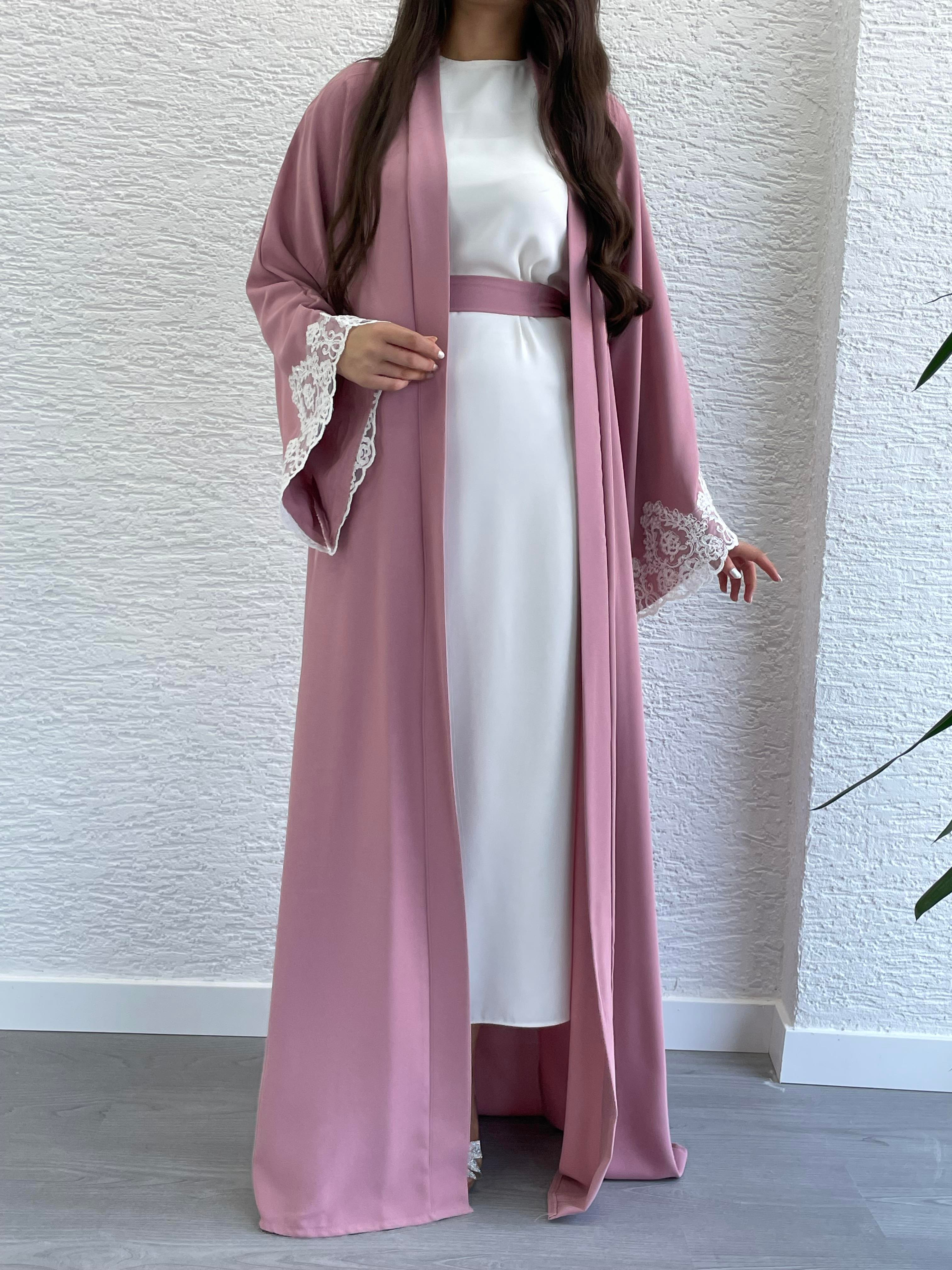 Pembe Elif Abaya