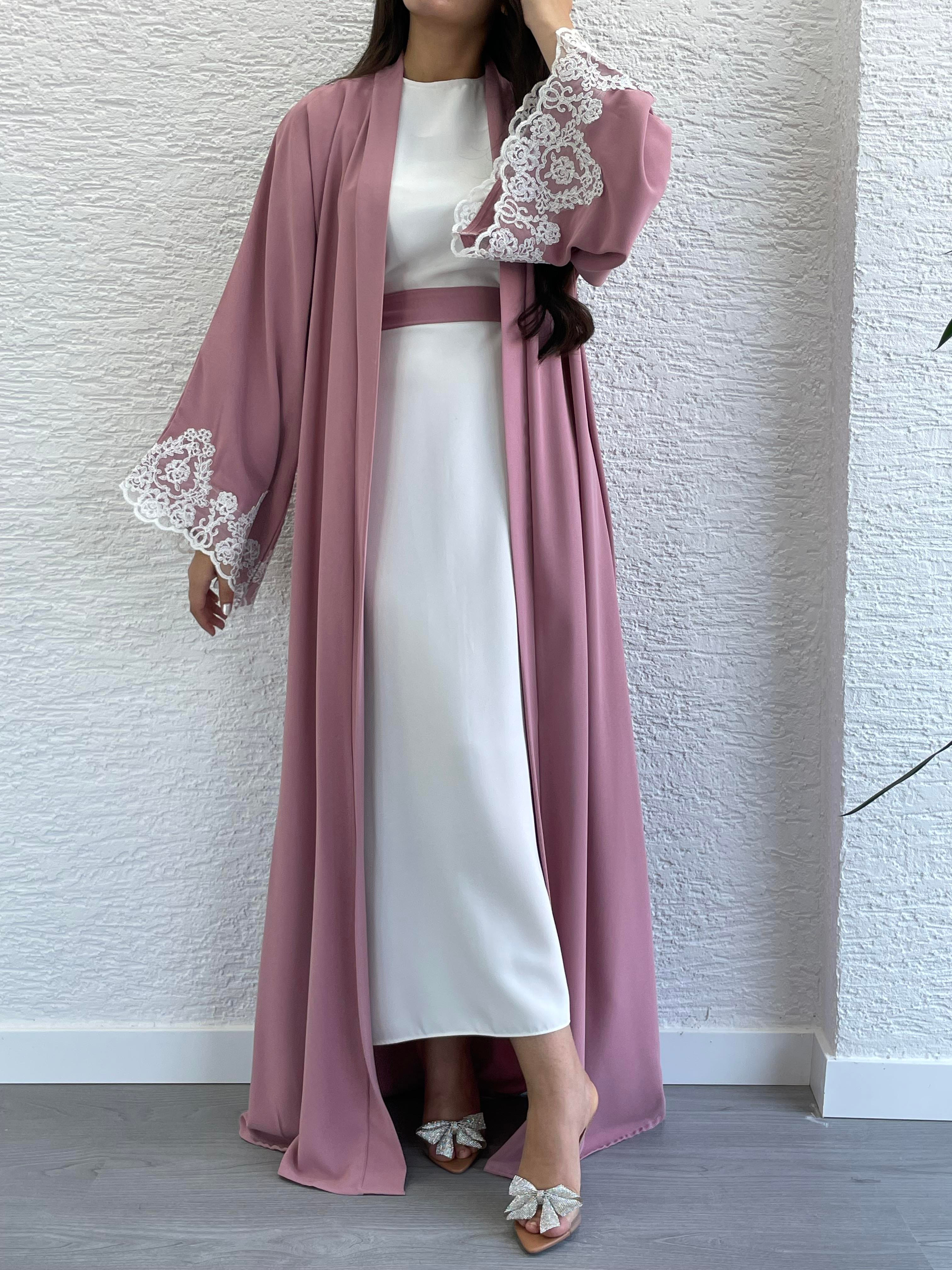 Pembe Elif Abaya