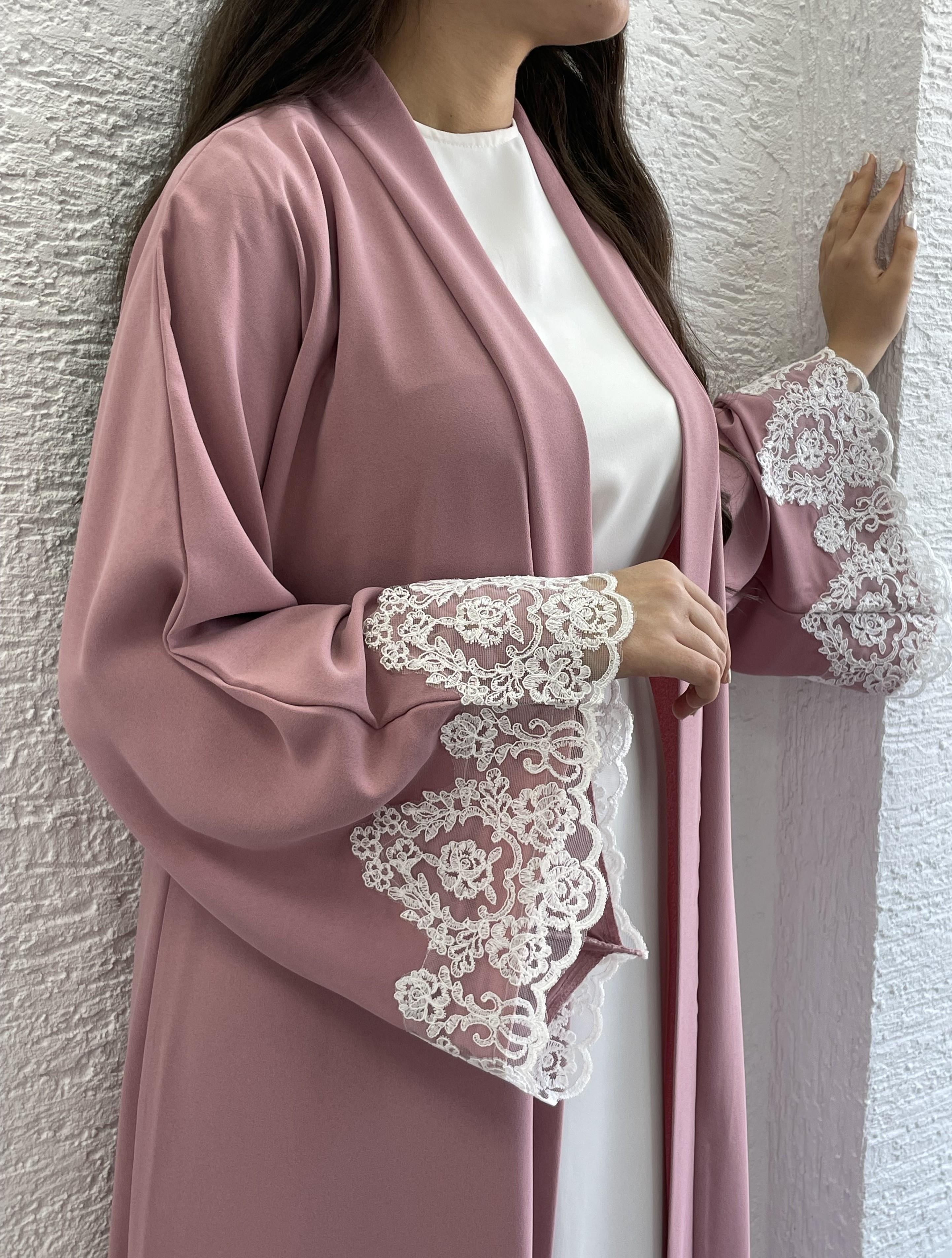 Pembe Elif Abaya