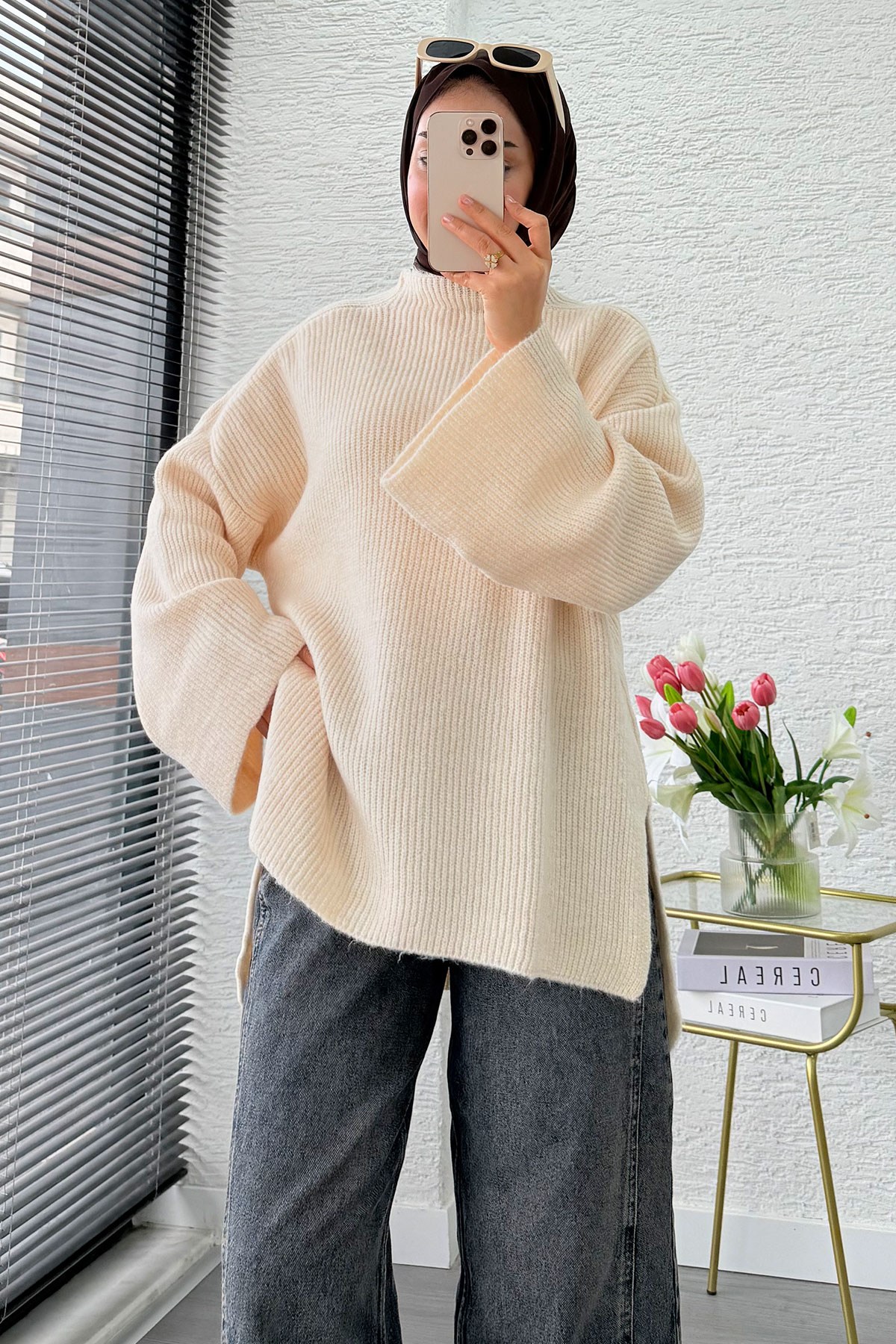 Premıum Dik Yaka Yanları Yırtmaçlı Triko Kazak - Bej