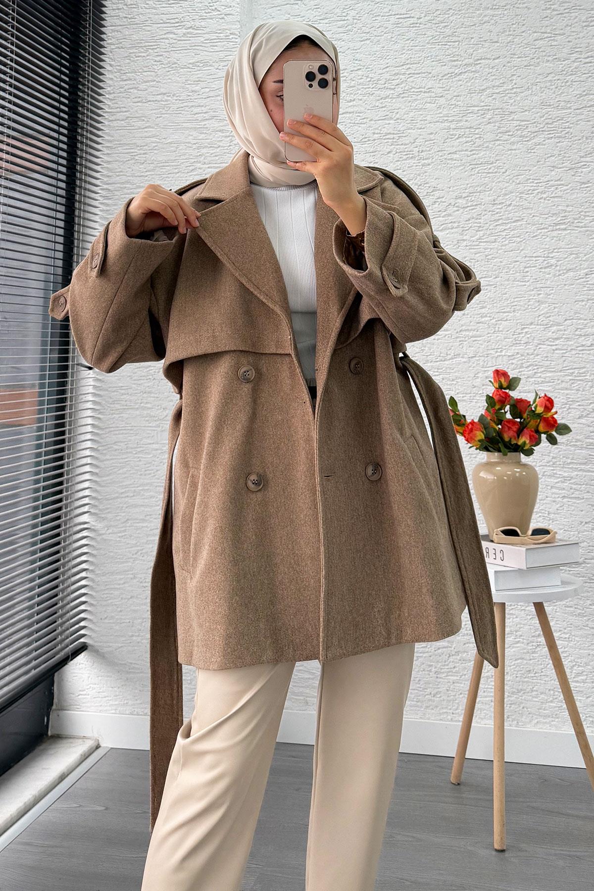 Premium Dört Düğmeli Kısa Kaşe Kaban – Camel