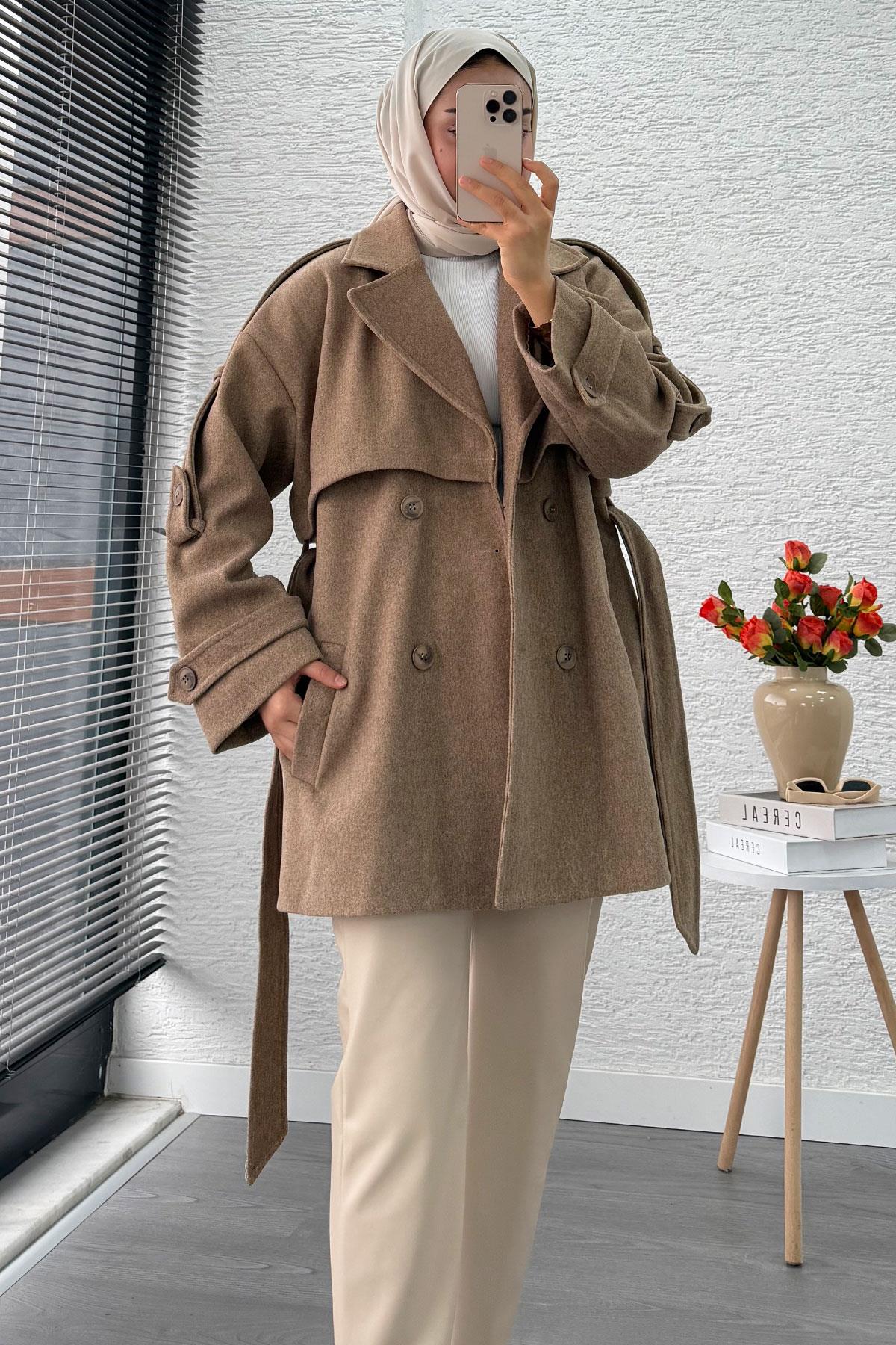 Premium Dört Düğmeli Kısa Kaşe Kaban – Camel