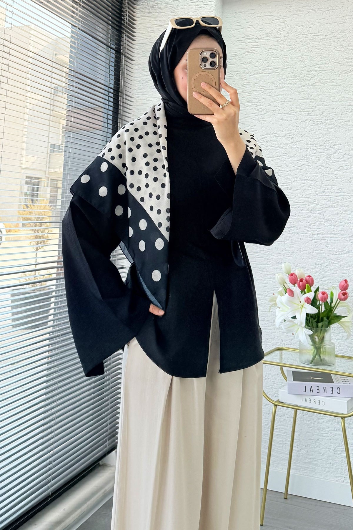 Premium Hakim Yaka Önden Yırtmaçlı Modal Bluz - Siyah