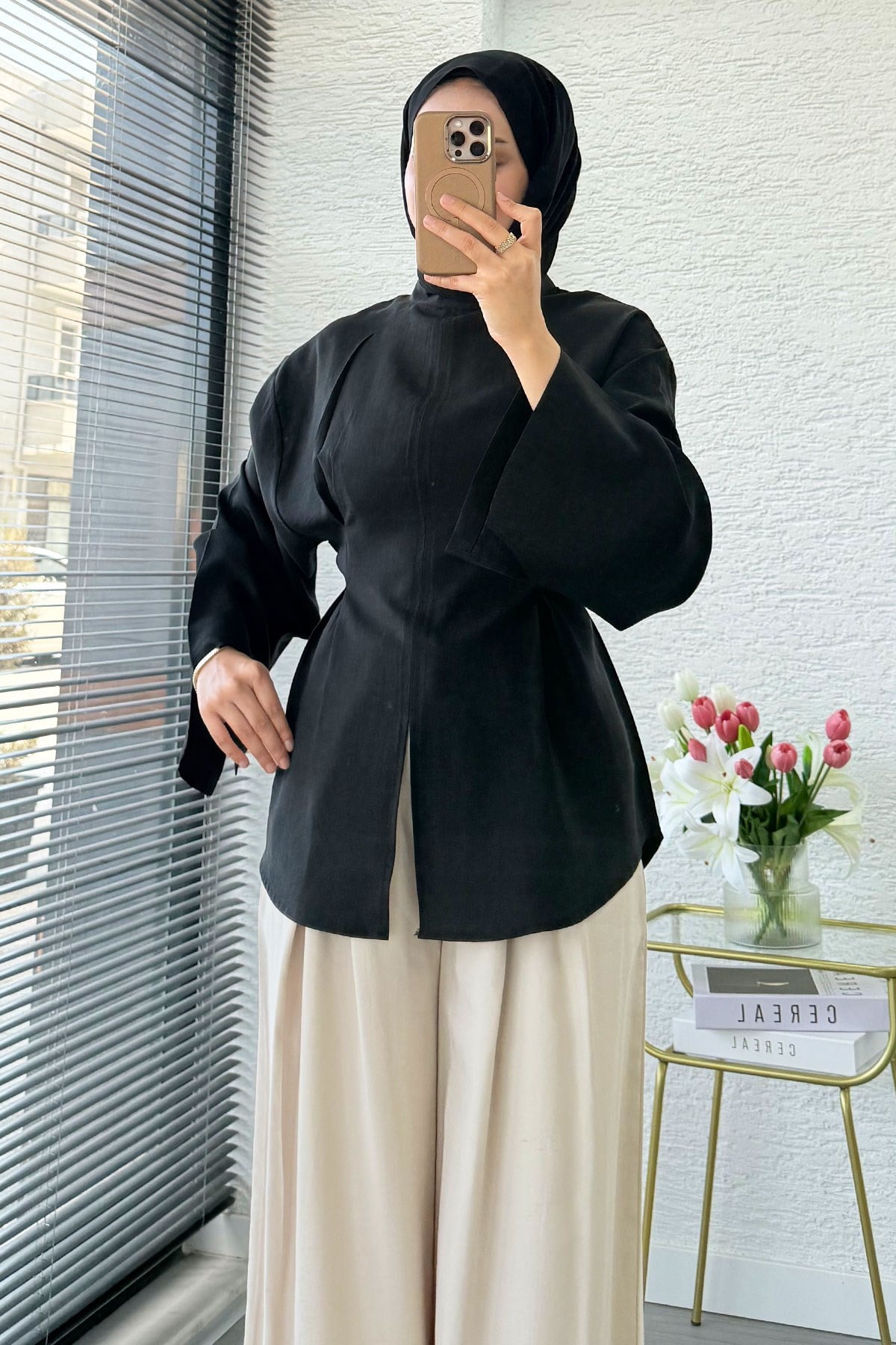 Premium Hakim Yaka Önden Yırtmaçlı Modal Bluz - Siyah