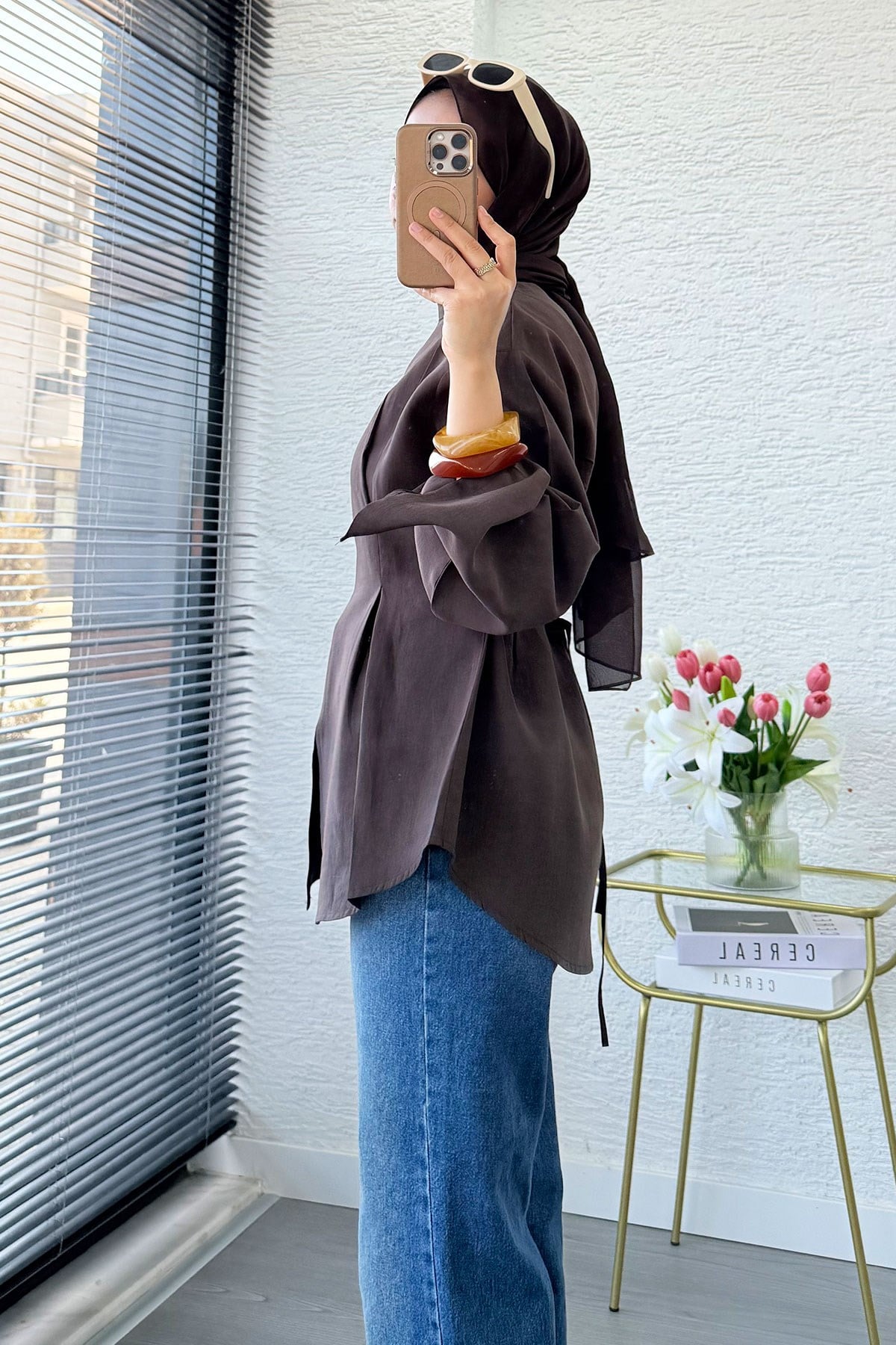 Premium Hakim Yaka Önden Yırtmaçlı Modal Bluz - Kahverengi