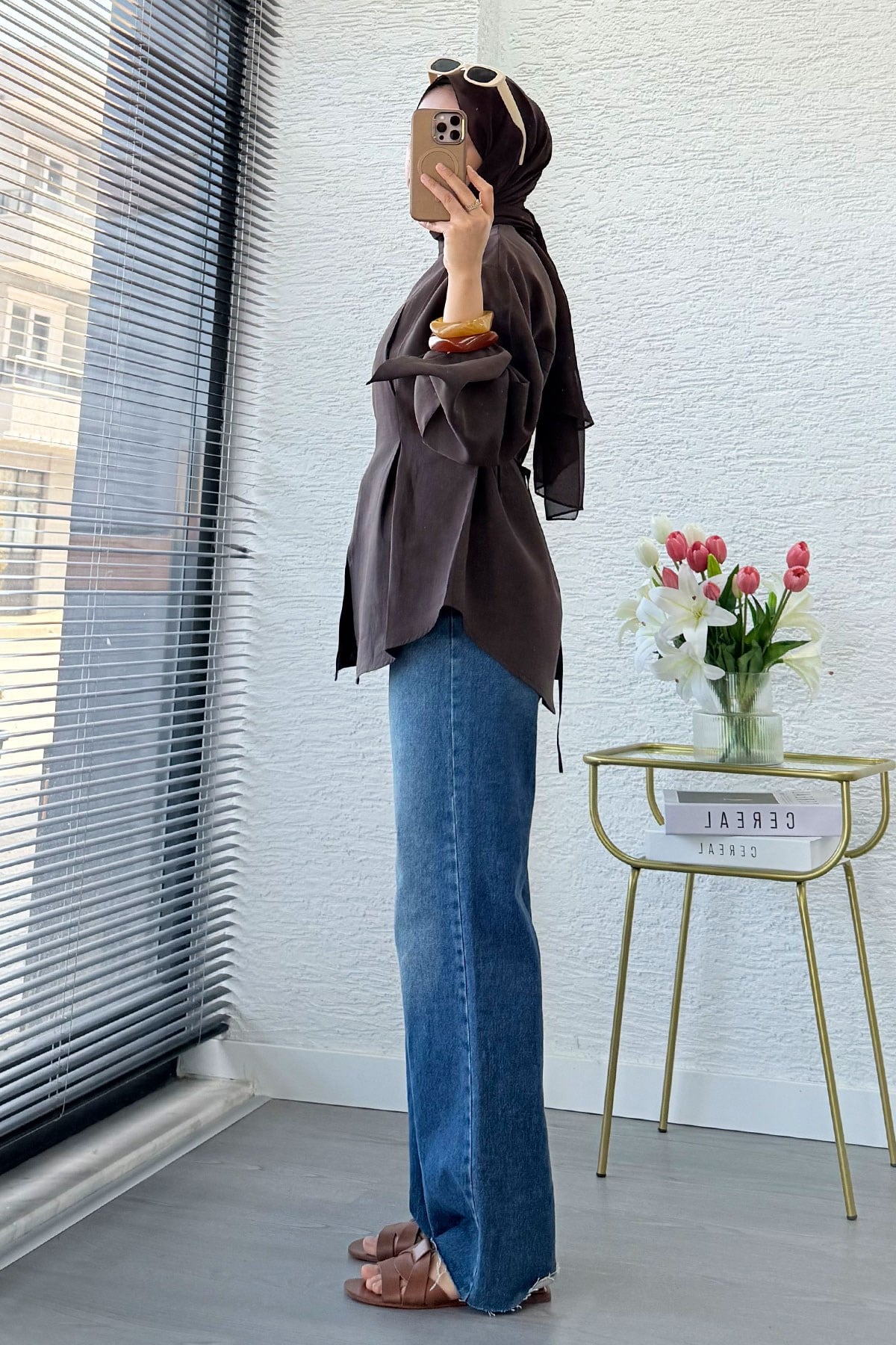 Premium Hakim Yaka Önden Yırtmaçlı Modal Bluz - Kahverengi