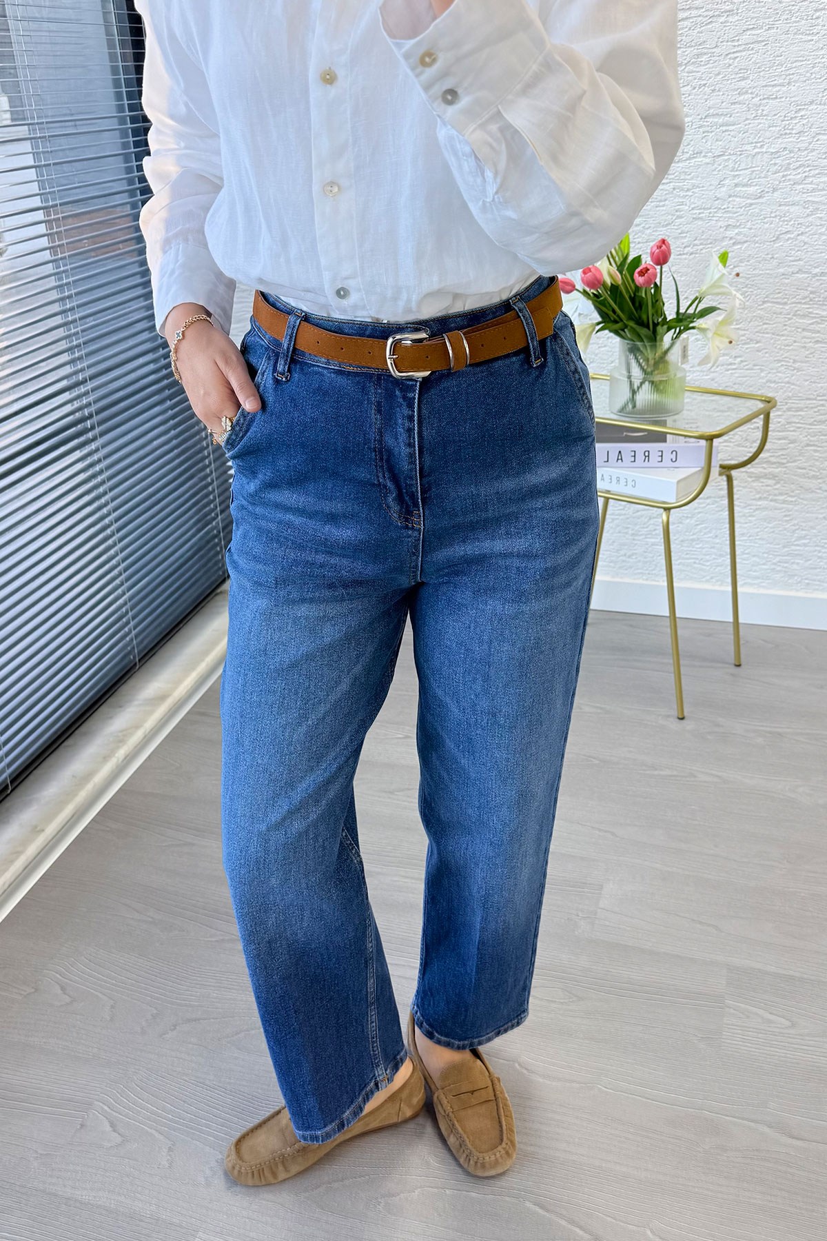 Premium Kemerli Havuç Kesim Mom Jean Pantolon - Mavi