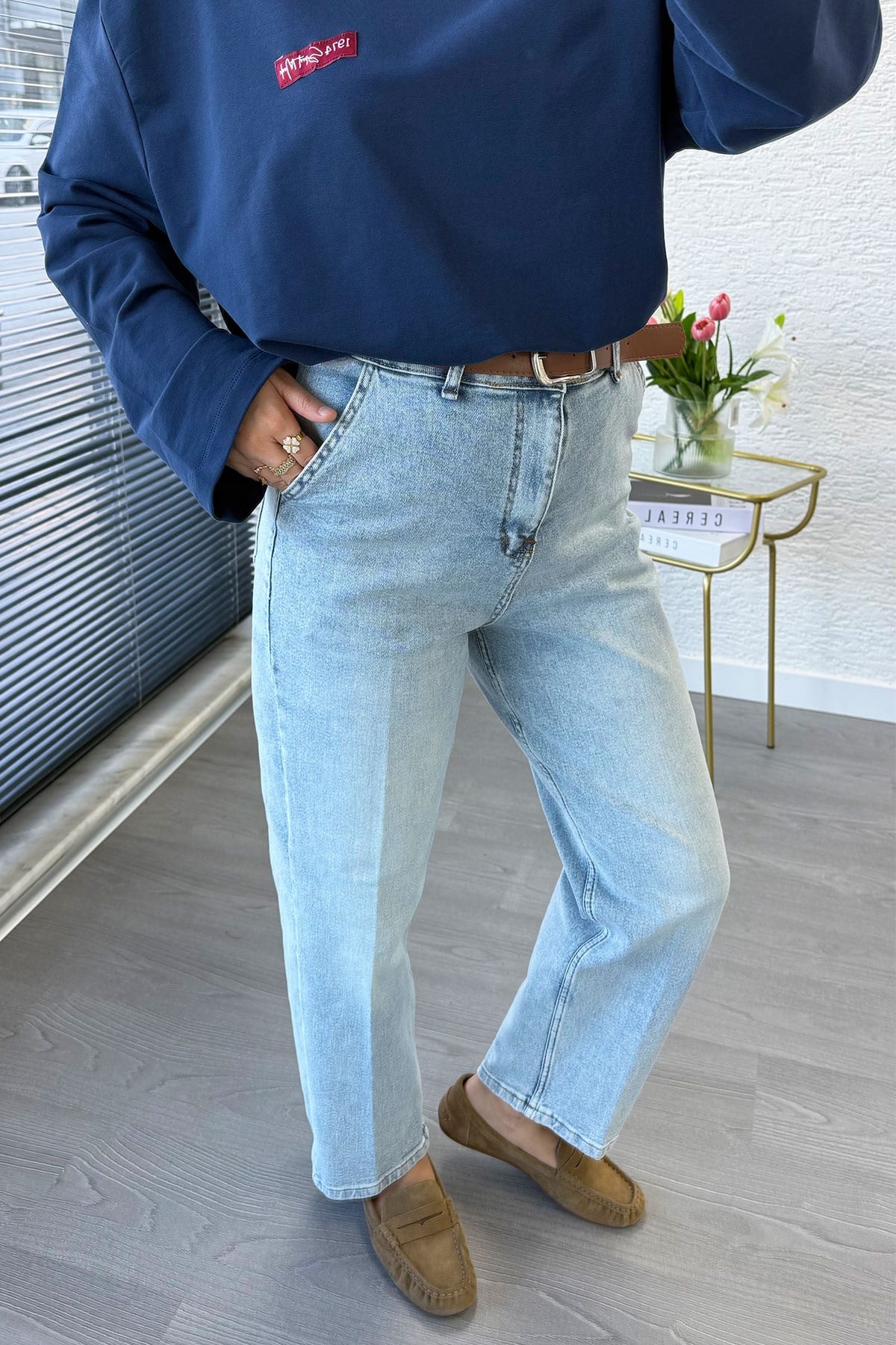 Premium Kemerli Havuç Kesim Mom Jean Pantolon - Açık Mavi