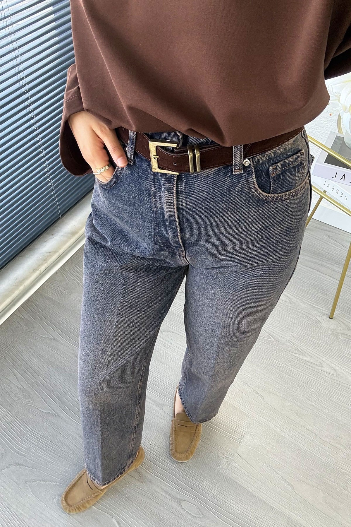 Premium Mom Kesim Kemerli Kadın Jean Pantolon - Kahverengi