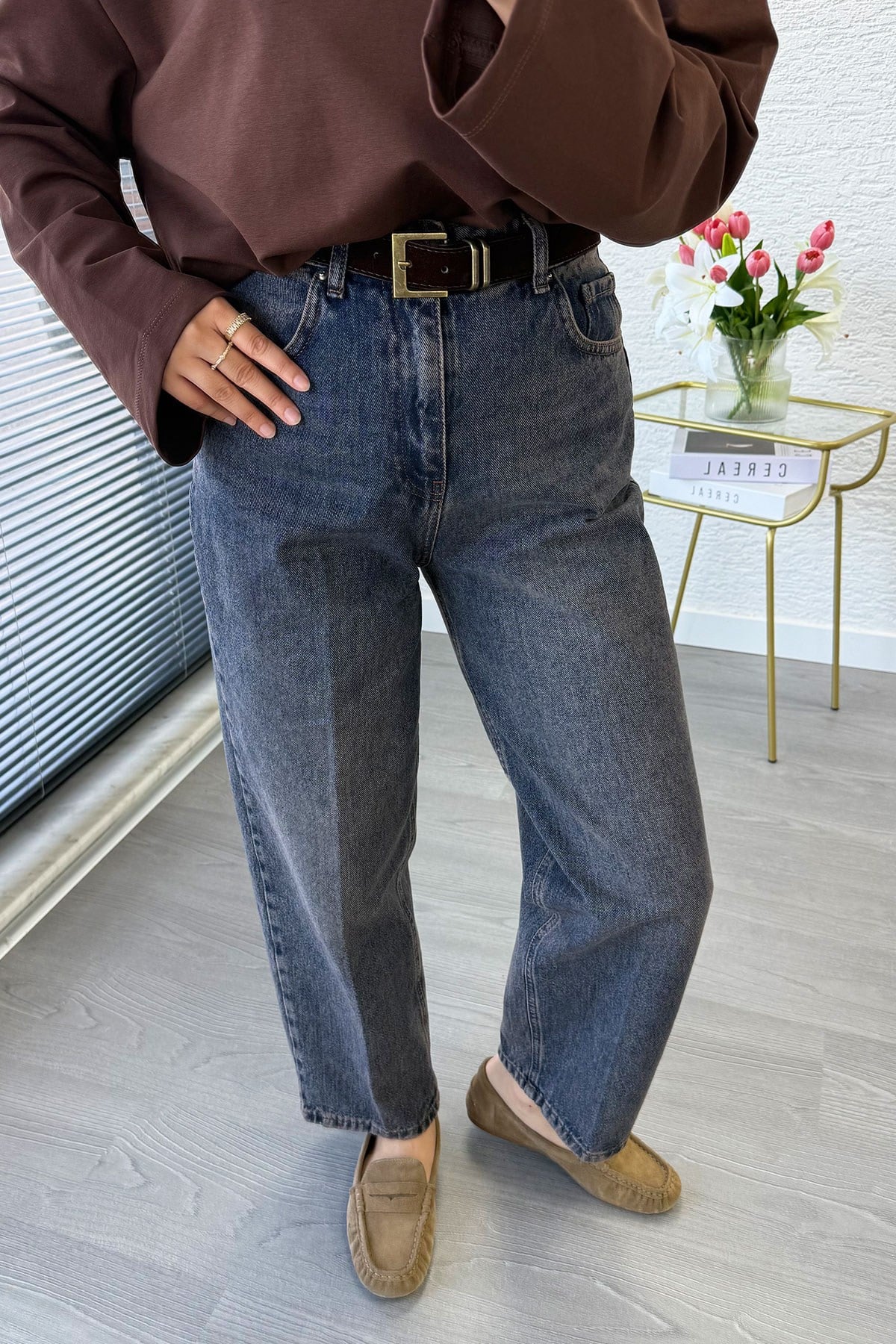 Premium Mom Kesim Kemerli Kadın Jean Pantolon - Kahverengi