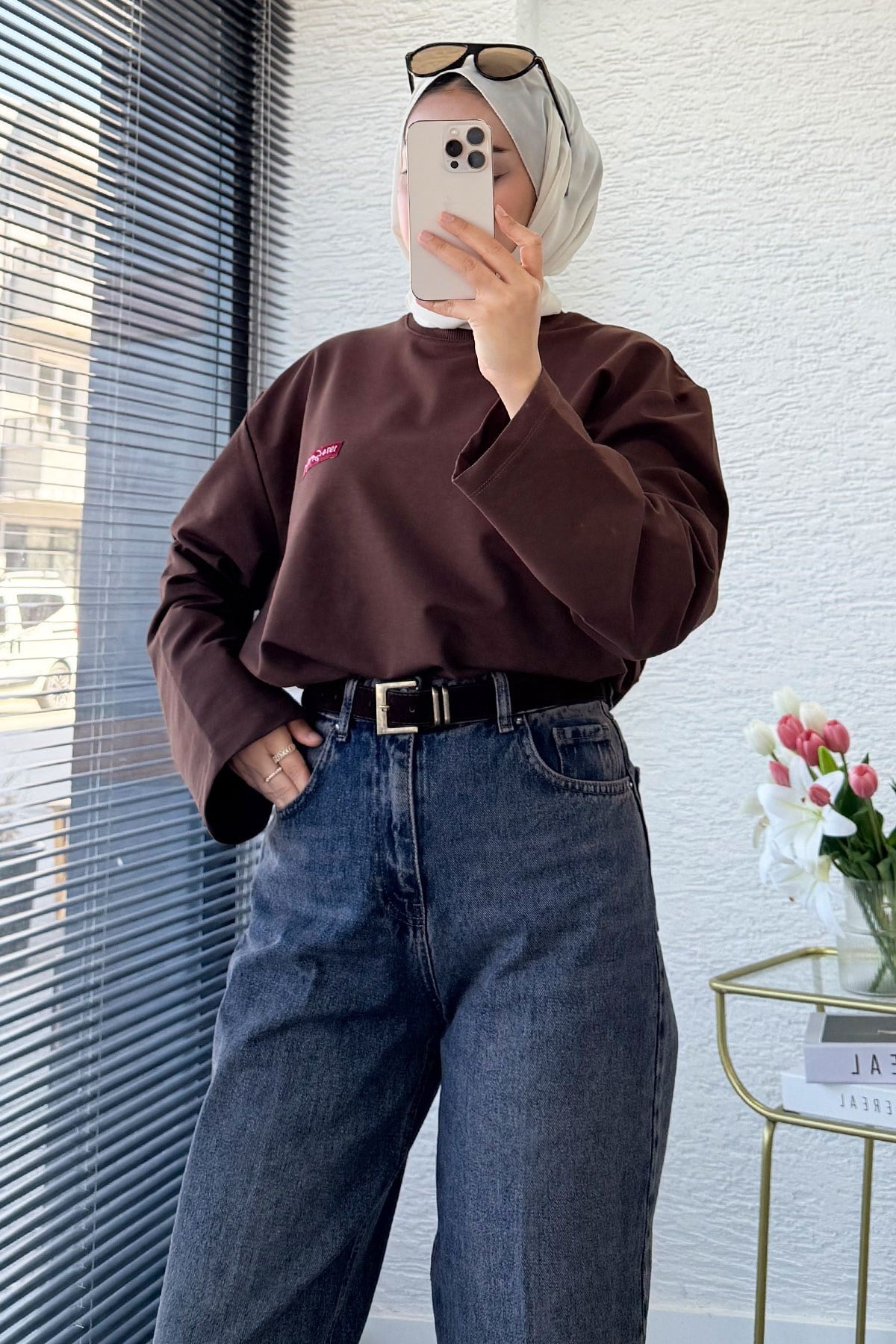 Premium Mom Kesim Kemerli Kadın Jean Pantolon - Kahverengi