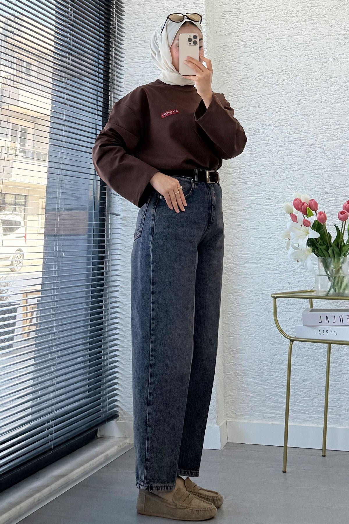 Premium Mom Kesim Kemerli Kadın Jean Pantolon - Kahverengi
