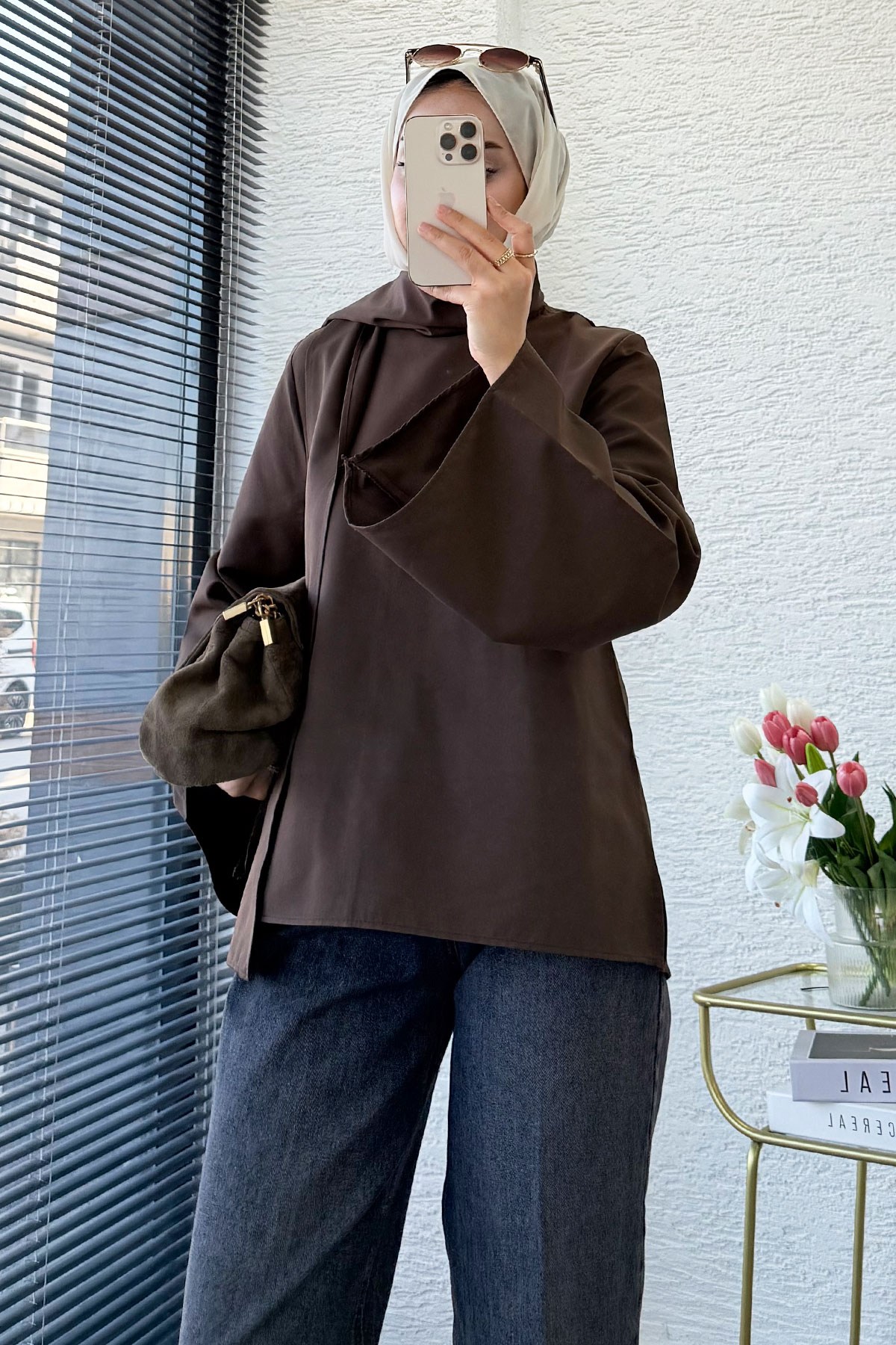 Premium Omuzdan Fermuarlı Fular Detaylı Gabardin Bluz - Kahverengi
