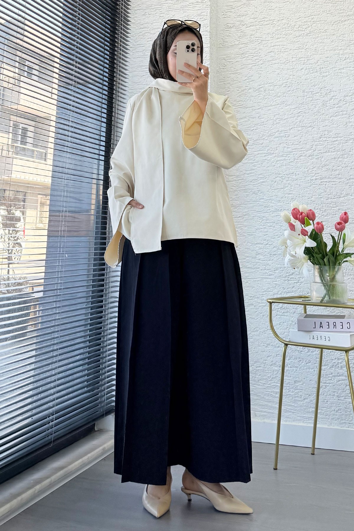 Premium Omuzdan Fermuarlı Fular Detaylı Gabardin Bluz - Ekru