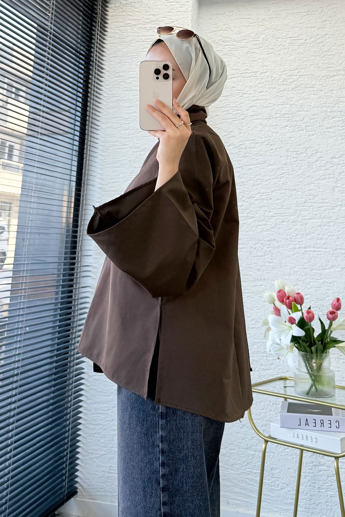 Premium Omuzdan Fermuarlı Fular Detaylı Gabardin Bluz - Kahverengi