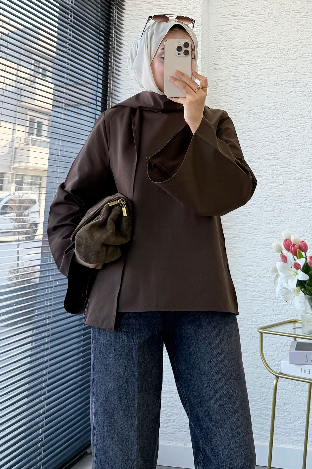 Premium Omuzdan Fermuarlı Fular Detaylı Gabardin Bluz - Kahverengi