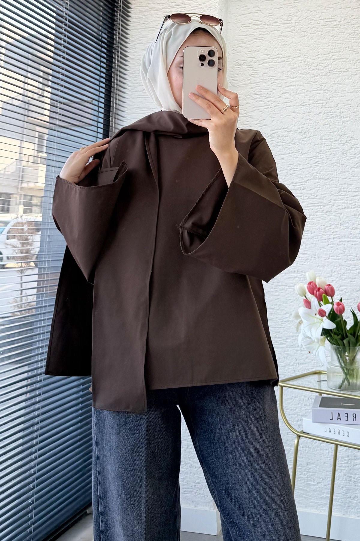 Premium Omuzdan Fermuarlı Fular Detaylı Gabardin Bluz - Kahverengi