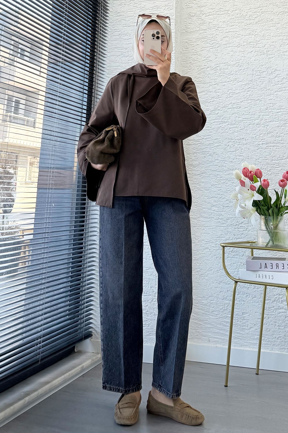 Premium Omuzdan Fermuarlı Fular Detaylı Gabardin Bluz - Kahverengi